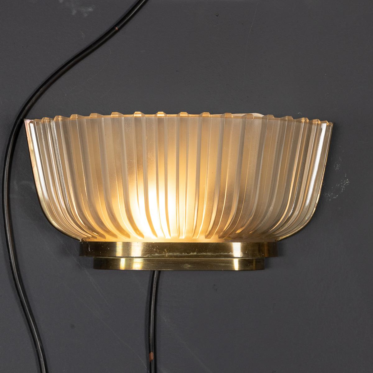 italien 20e siècle Ensemble de quatre appliques murales en verre opaque de Murano, Archimede Seguso c.1940 en vente