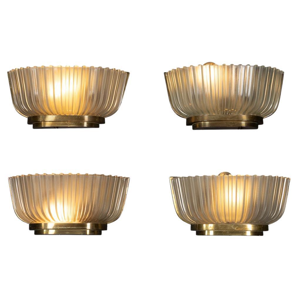 20e siècle Ensemble de quatre appliques murales en verre opaque de Murano, Archimede Seguso c.1940 en vente