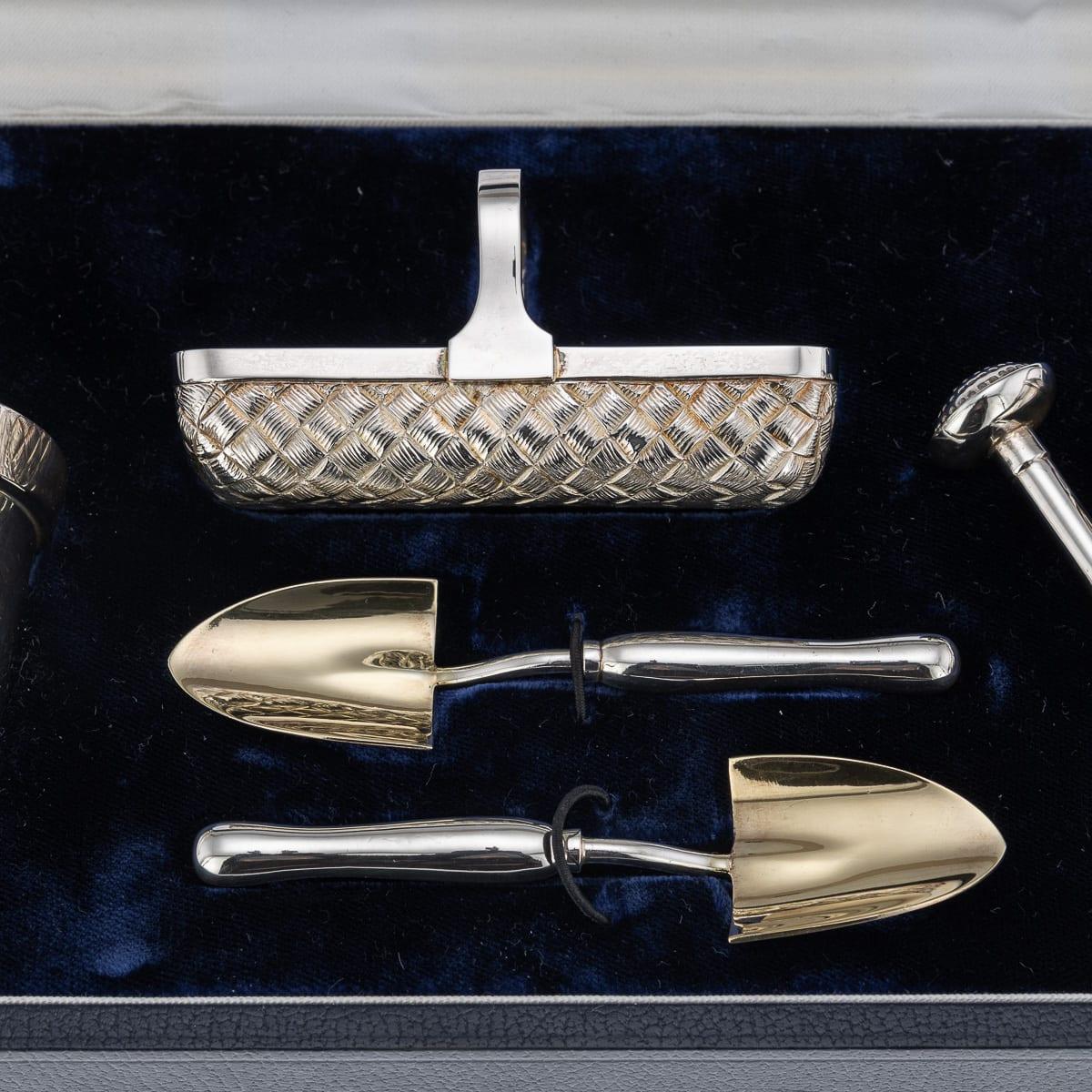 Service à condiments « Gardenning » de cinq pièces en argent massif du 20e siècle, Garrard, vers 1994 en vente 5