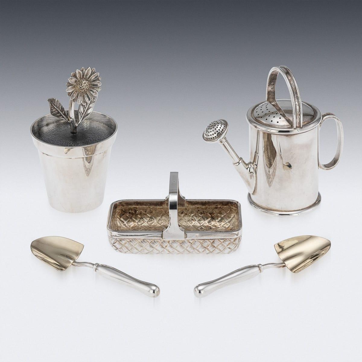 Britannique Service à condiments « Gardenning » de cinq pièces en argent massif du 20e siècle, Garrard, vers 1994 en vente