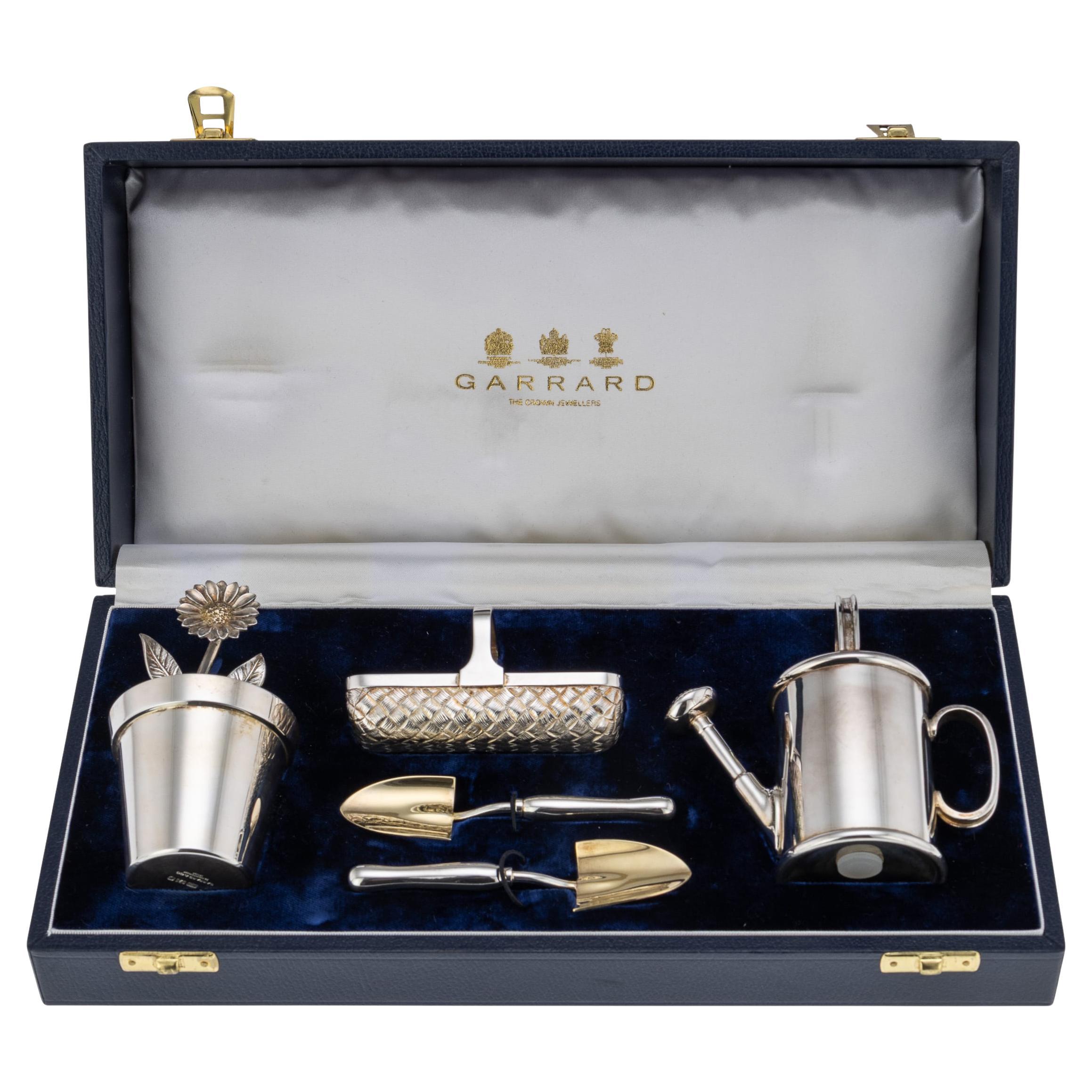 Service à condiments « Gardenning » de cinq pièces en argent massif du 20e siècle, Garrard, vers 1994 en vente