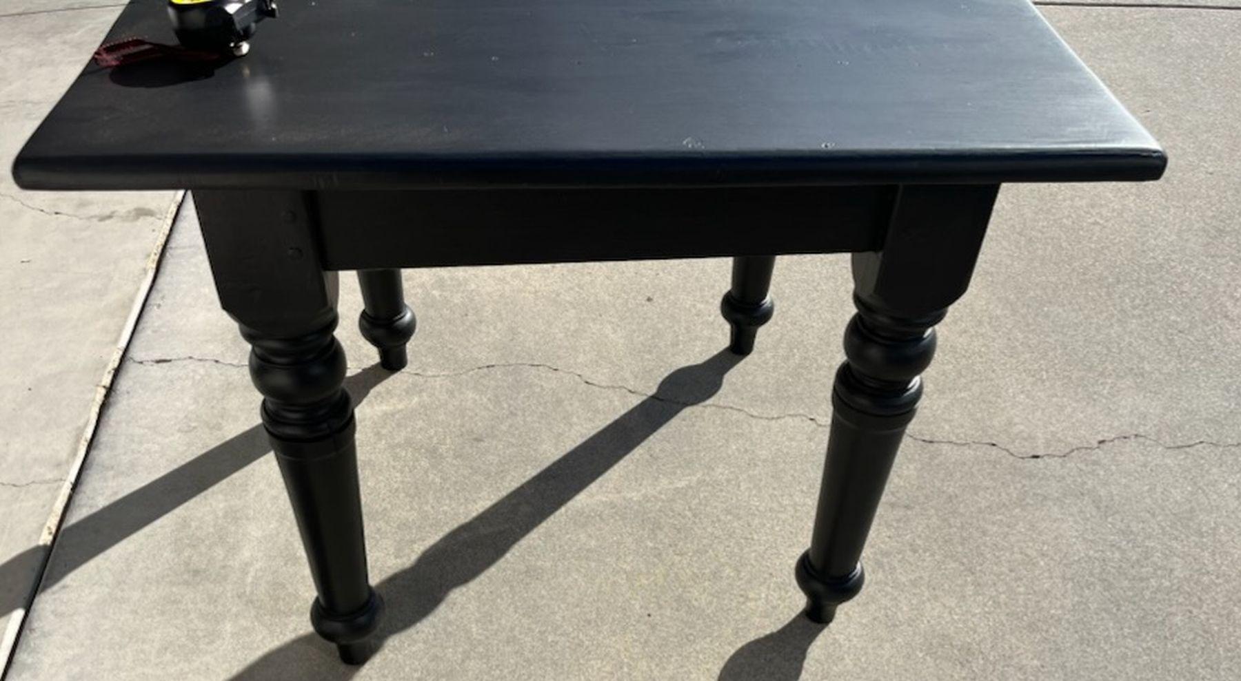 20Thc Square Side or Dinning Table Bon état - En vente à Los Angeles, CA