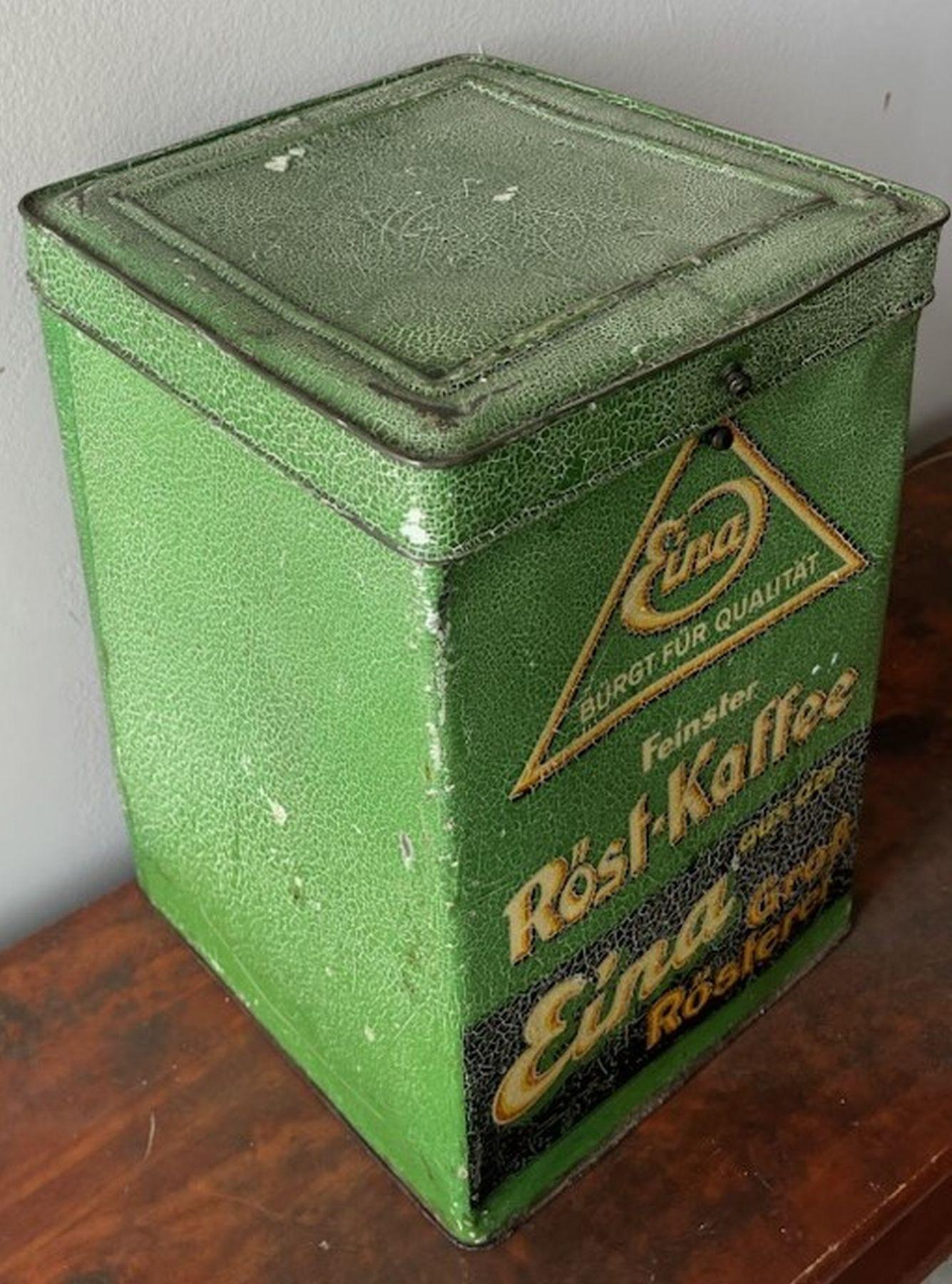 Barattolo di latta per caffè dei primi anni '20, con etichette dipinte e condizioni originali.