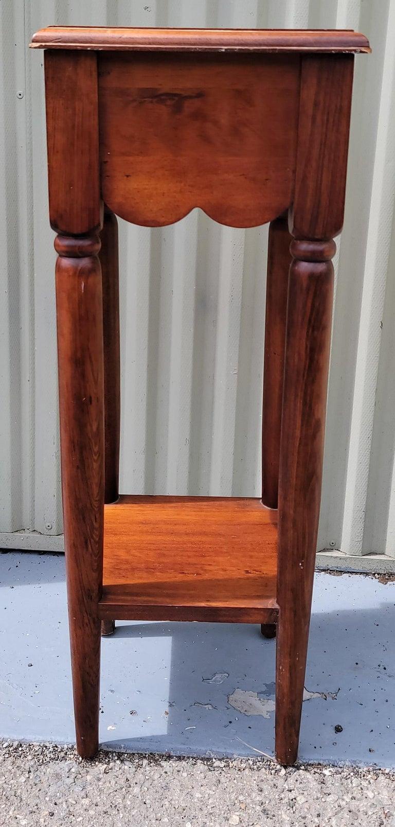 20Thc Walnut Side Table w/ Drawer In Good Condition For Sale In Los Angeles, CA