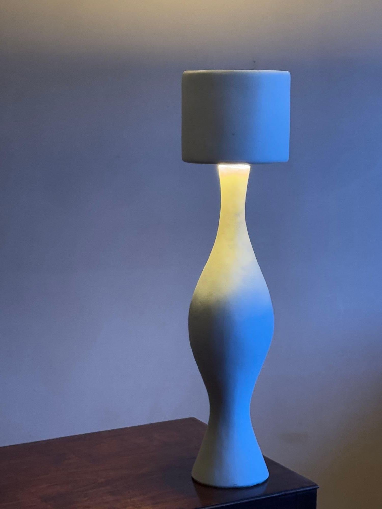 20thC White ceramic lamp and shade For Sale 2
