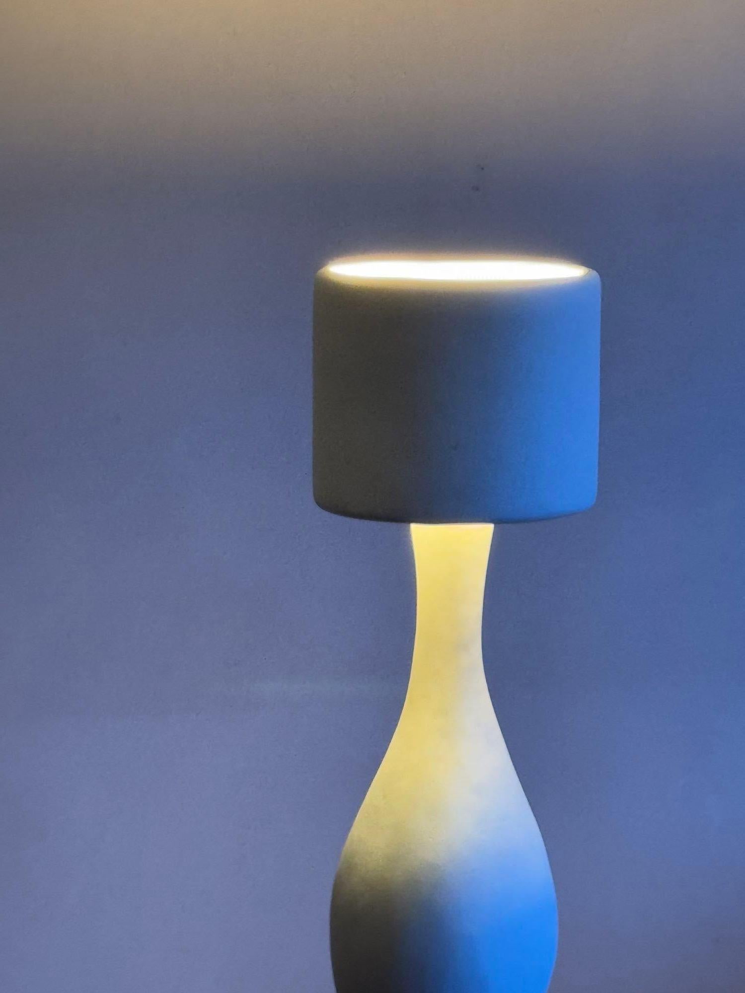 20thC White ceramic lamp and shade For Sale 3