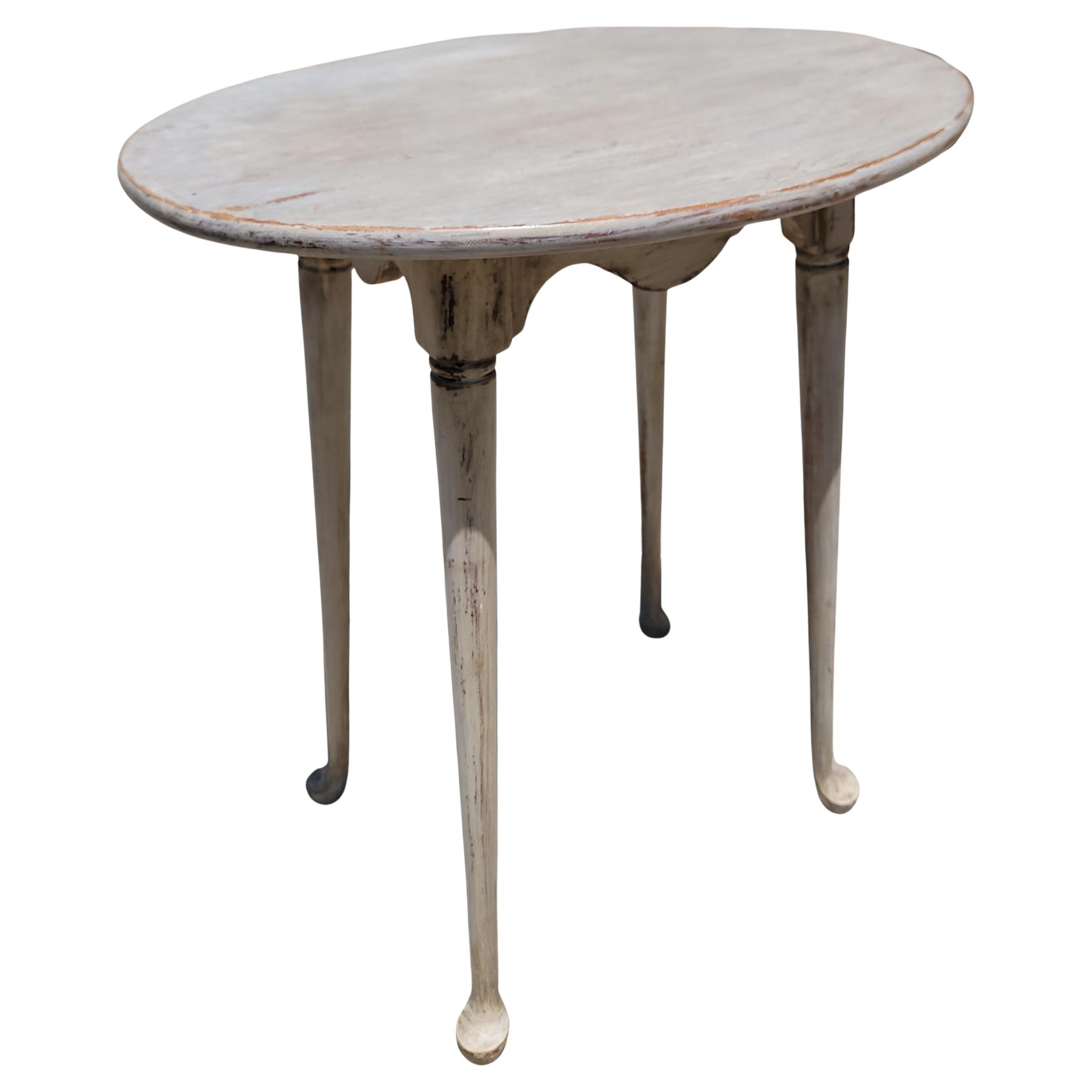 20thc Weiß bemalt Queen Anne Stil Beistelltisch im Angebot