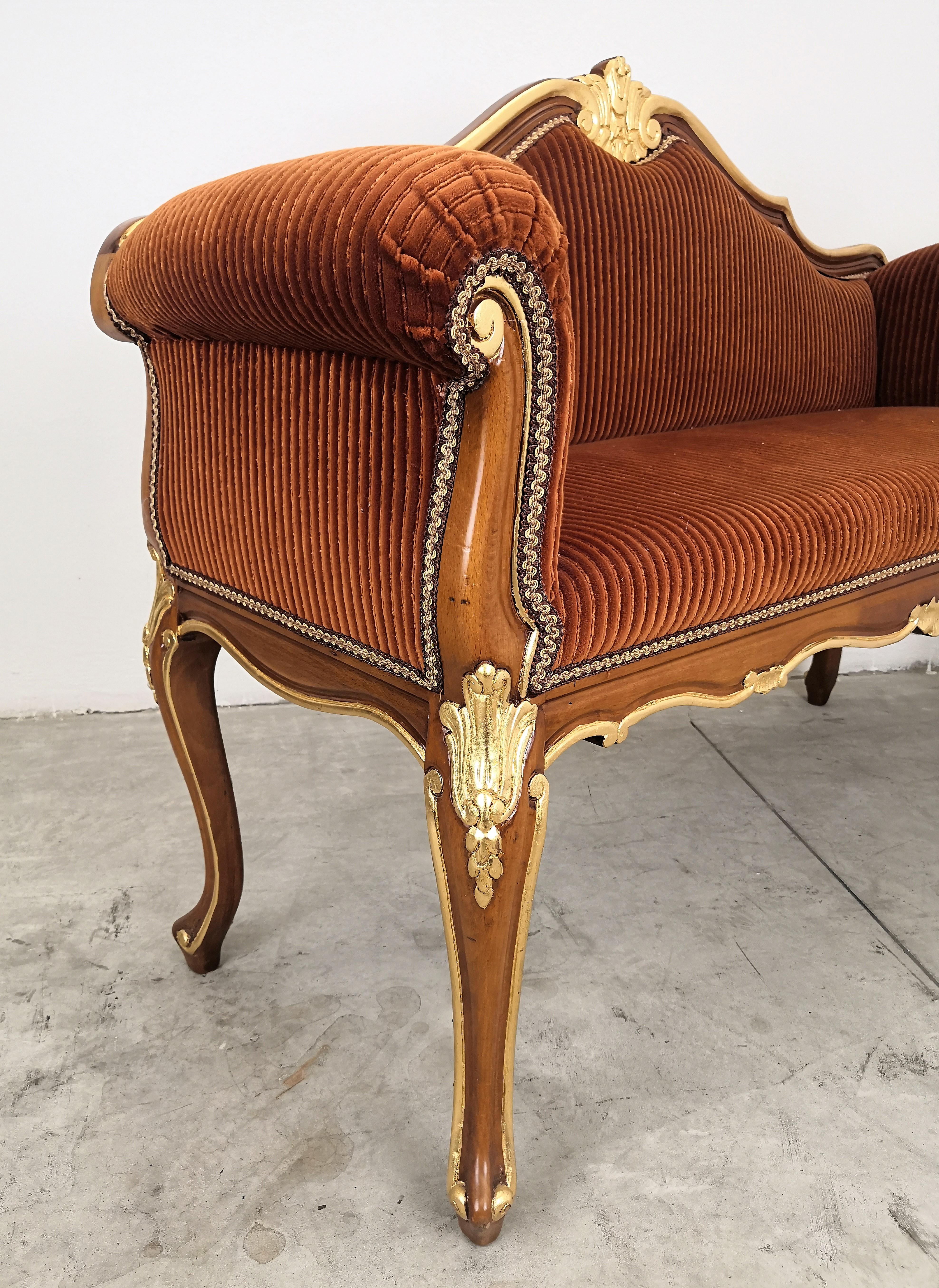 Neoclassical Revival 20thCentury Italian Wooden Gold Leaf and Vevet Slim Hallway Entrance Settee Sofa