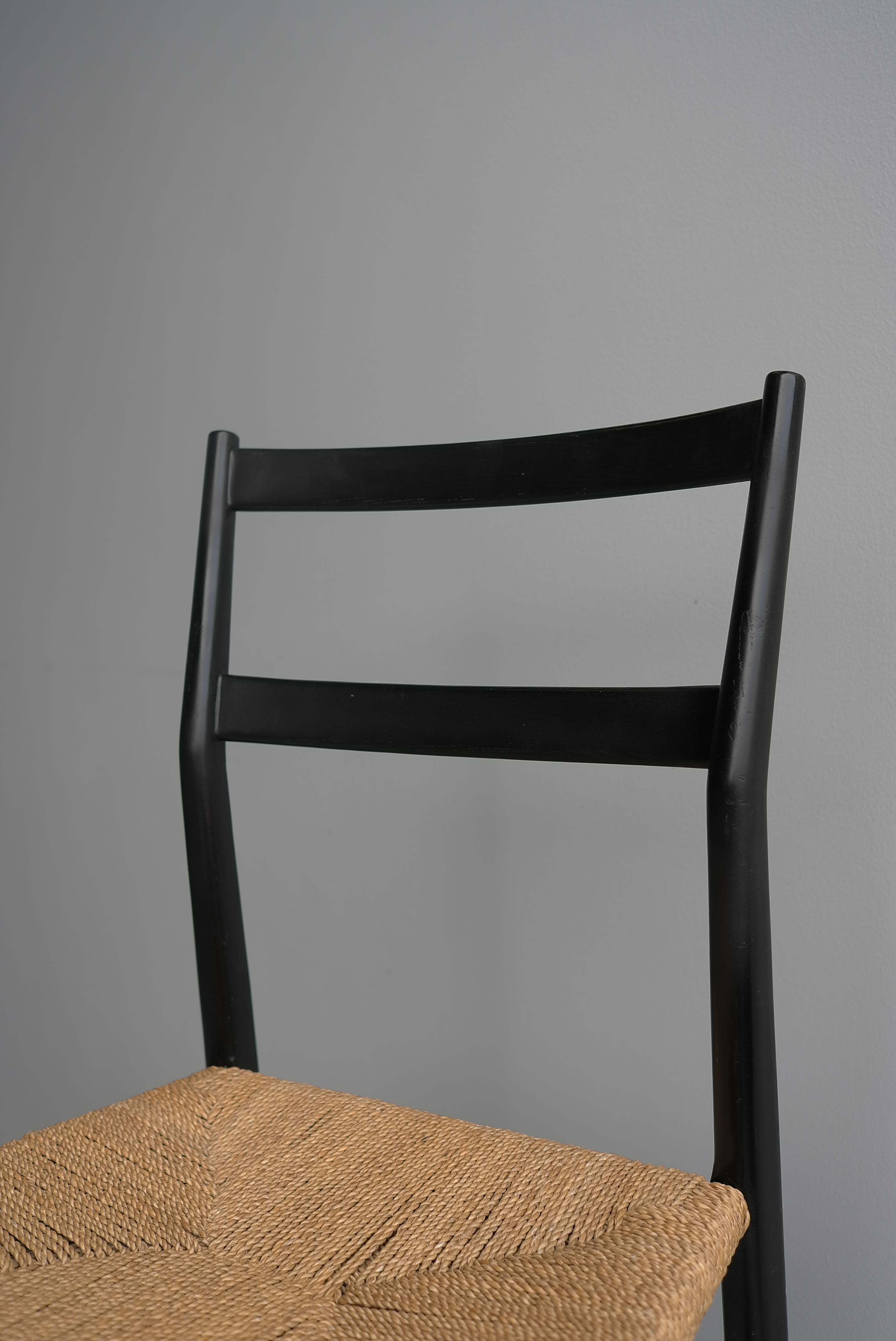 20x Sillas Gio Ponti Leggera de madera negra con asientos de cuerda, Italia 1951 en venta 3
