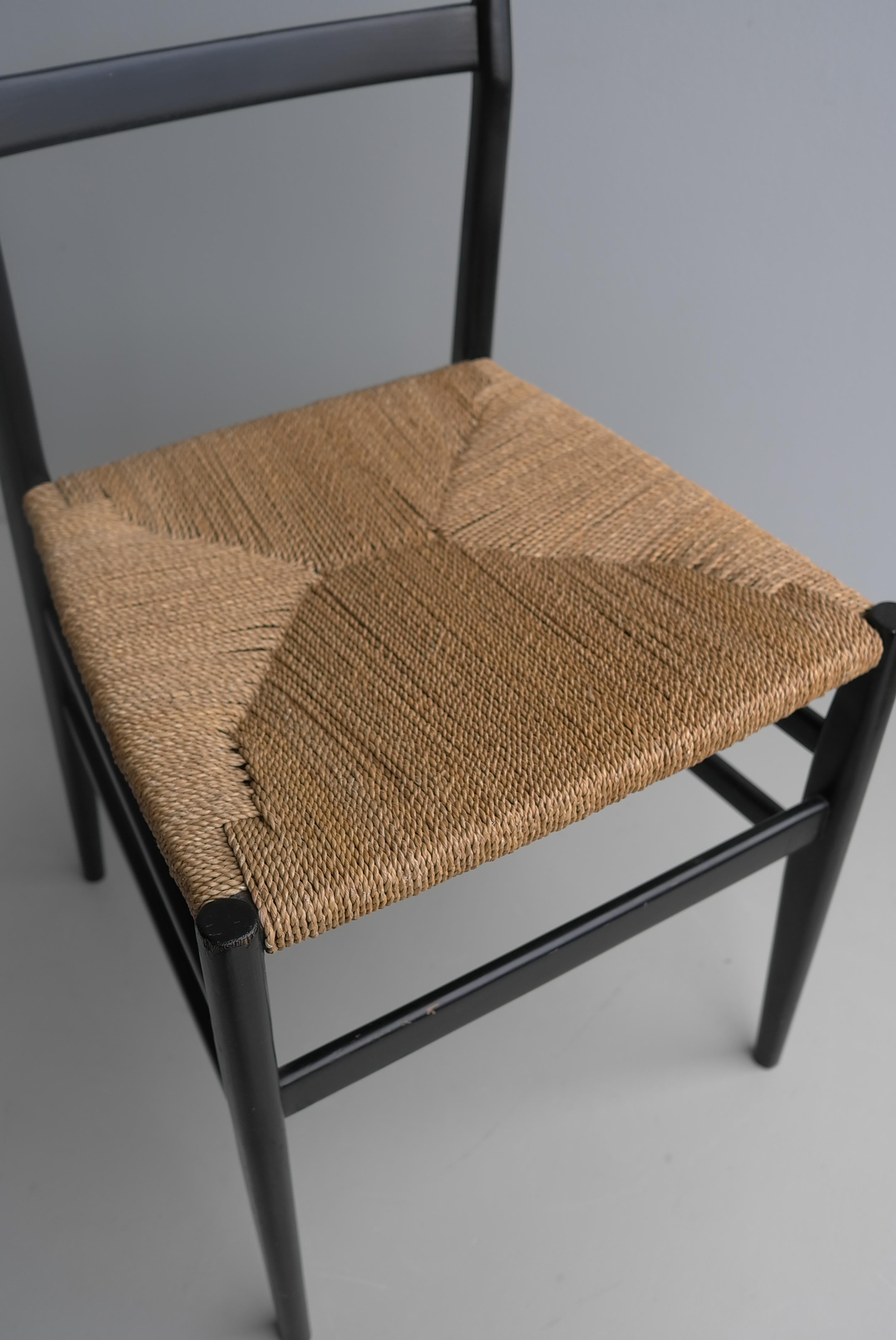 20x Sillas Gio Ponti Leggera de madera negra con asientos de cuerda, Italia 1951 mediados del siglo XX en venta