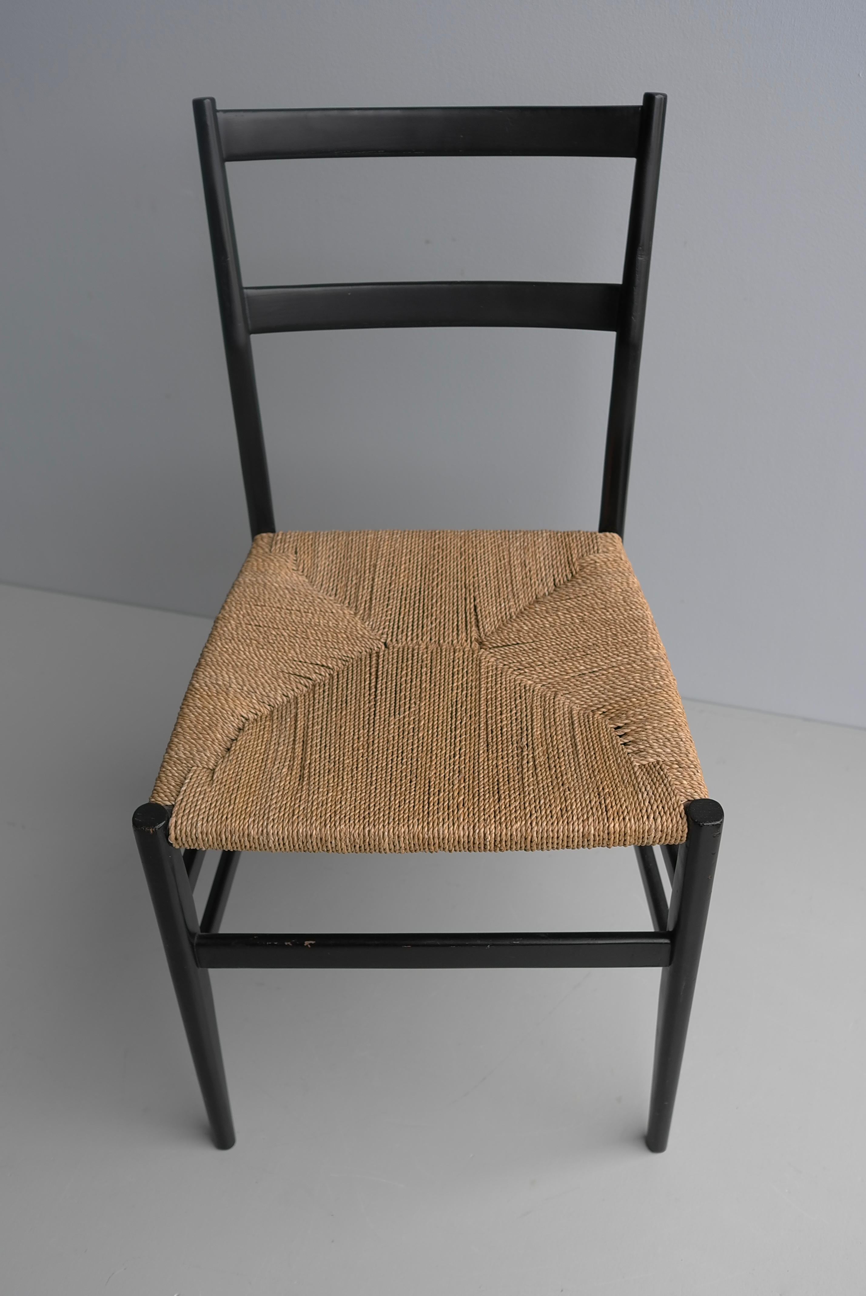 20x Sillas Gio Ponti Leggera de madera negra con asientos de cuerda, Italia 1951 en venta 2