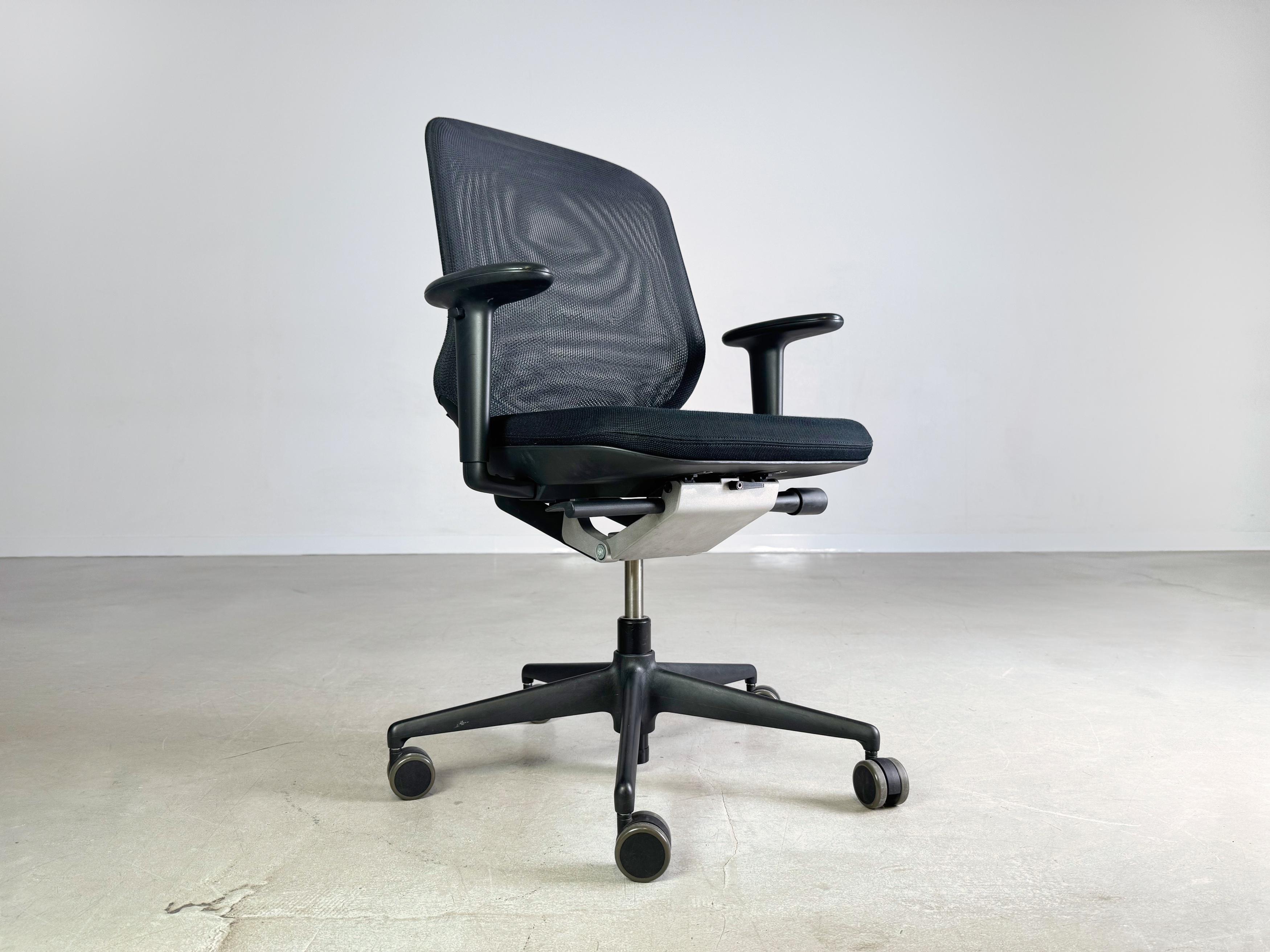 Wir bieten 6 gut erhaltene Vitra Medapal Bürostühle mit Armlehnen an. La longitud de las patas es de 42 a 54 cm.

***Preis pro Stück inkl. 19% Mehrwertsteuer***

***Bei Abnahme von mehreren Exemplaren ist ein günstigerer Setpreis möglich***

Estado: