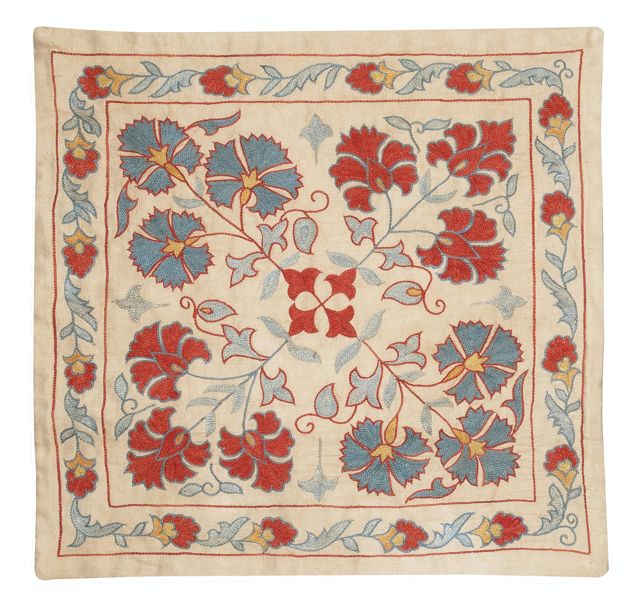 Nuovo copricuscino ricamato a mano in 100% seta - autentica arte tessile uzbeka

Eleva l'arredamento della tua casa con questo raffinato copricuscino Suzani ricamato a mano, realizzato al 100% in pura seta da abili artigiani dell'Uzbekistan.