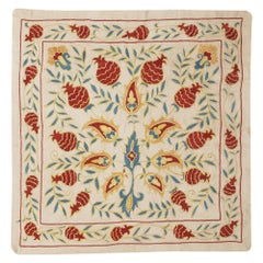 20 "x20" Cuscino da lancio contemporaneo. Copricuscino interamente in seta. Federa con ricamo