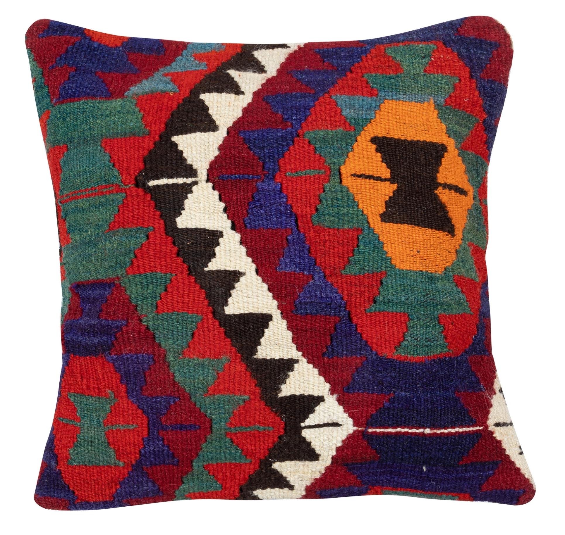 Lleva la historia y la calidez a tu hogar con este juego vintage de fundas de cojín de lana turca hechas a mano. Este par de fundas de cojín están cuidadosamente confeccionadas con auténticos kilims turcos anudados a mano. Cada funda es realmente