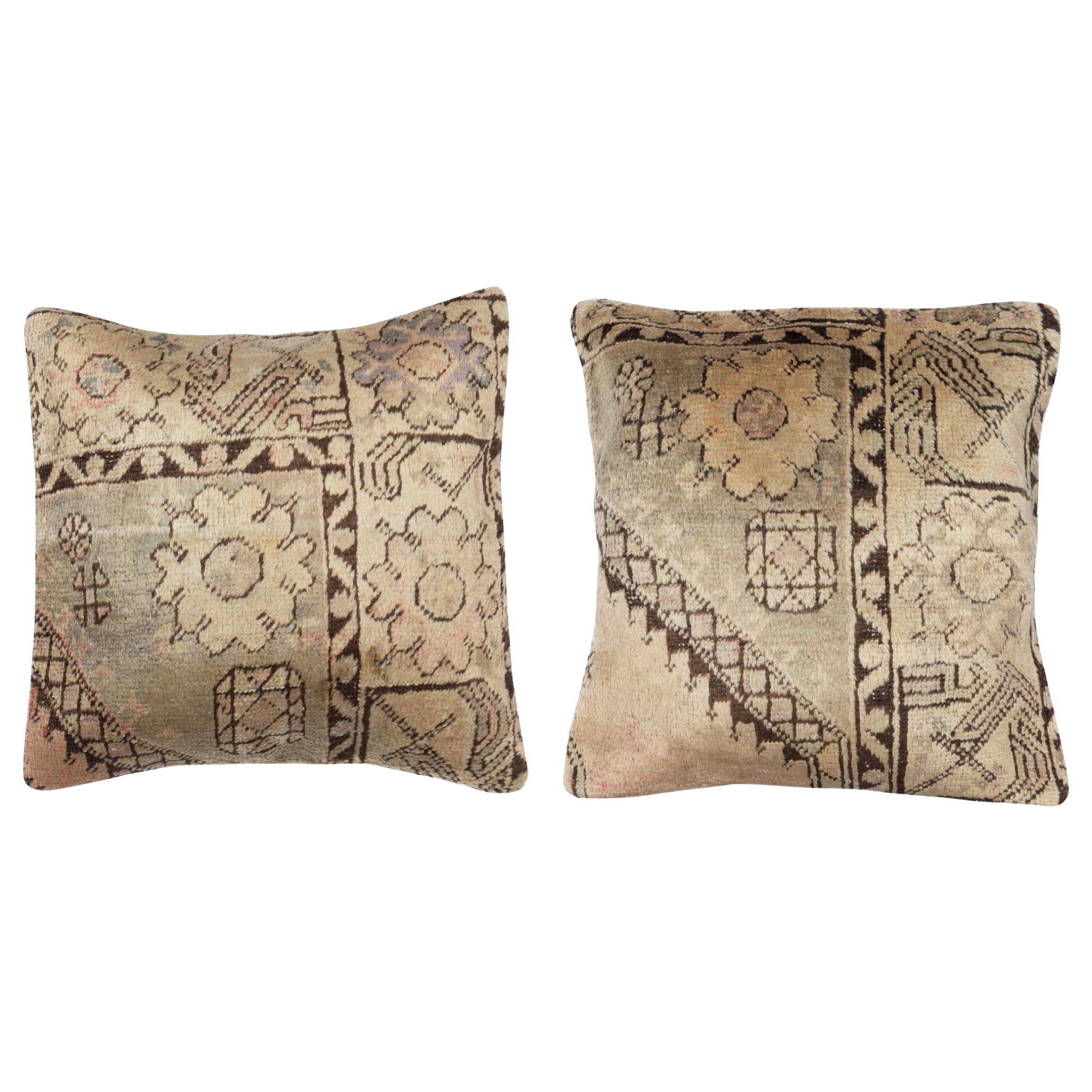 20 "x20" SET DI 2 - Copricuscini annodati a mano. Una coppia di copricuscini in pizzo