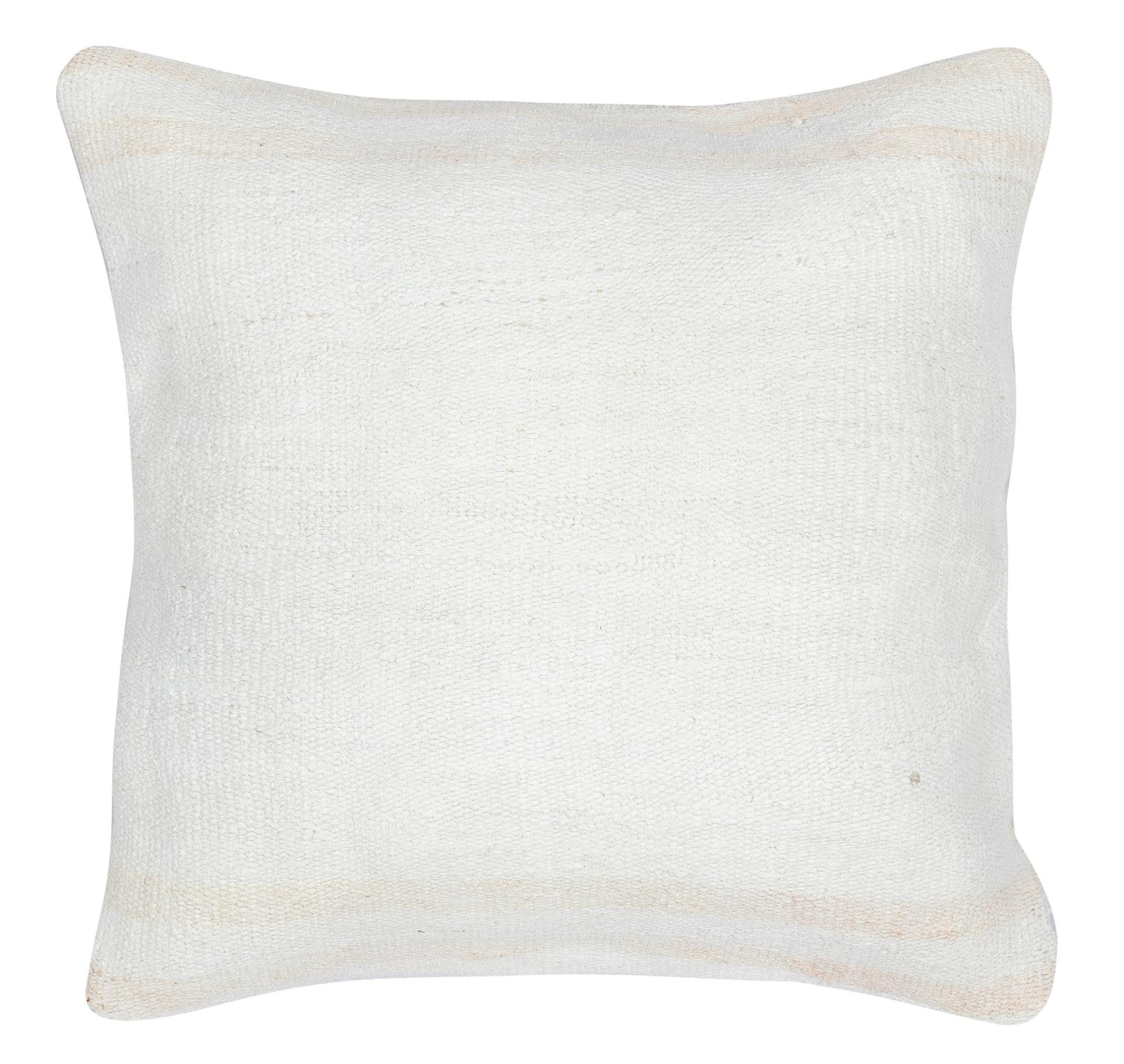 Porta la storia e il calore nella tua casa con questo set di copricuscini in canapa naturale vintage fatti a mano. Questa coppia di copricuscini è realizzata con cura a partire da autentici kilim turchi annodati a mano. Ogni copertina è davvero