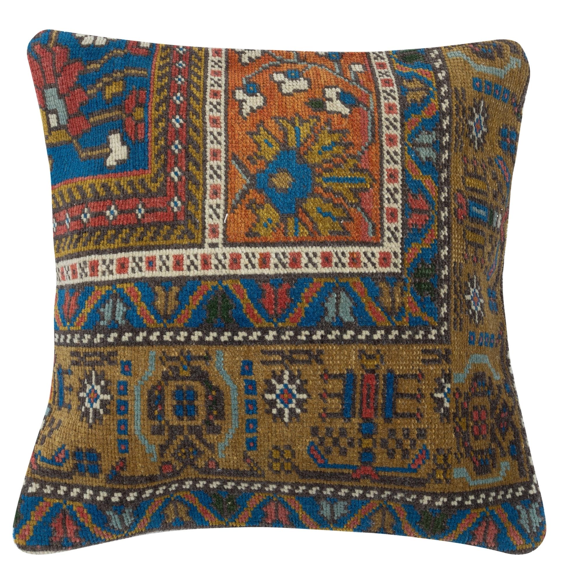 Lleva la historia y la calidez a tu hogar con este juego de fundas de cojín de alfombra vintage de lana turca hecha a mano. Este par de fundas de cojín están cuidadosamente confeccionadas con auténticas alfombras turcas anudadas a mano. Cada funda