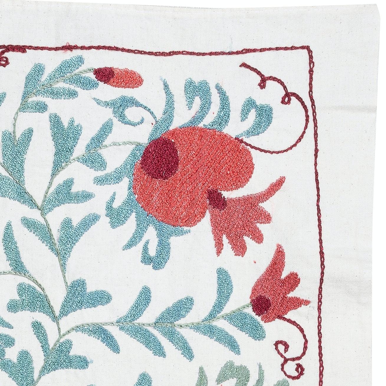 20x35 in Gestickter Wandbehang. Tischtuch aus Baumwolle. Handgefertigtes Sofa- Spread (Suzani) im Angebot
