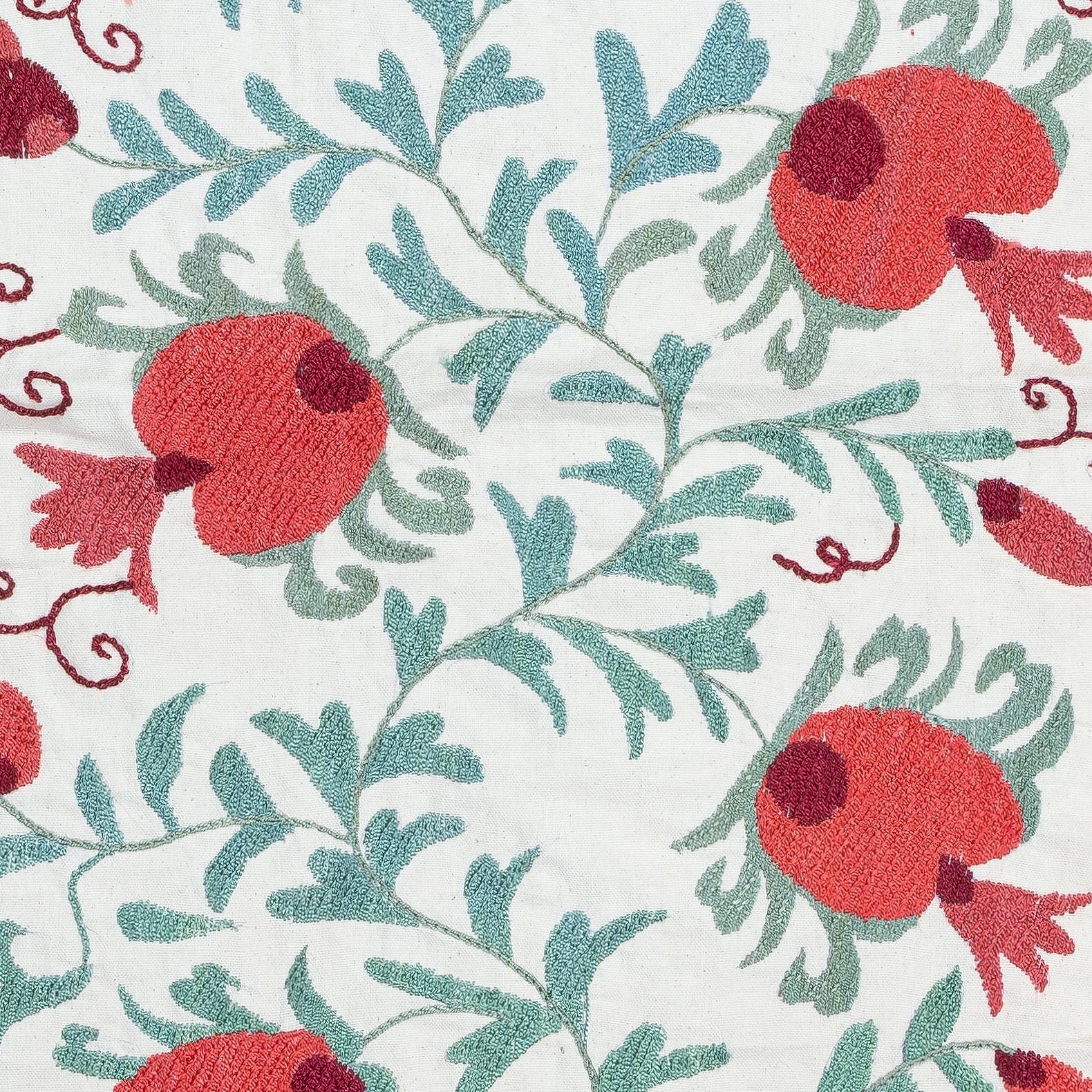 20x35 in Gestickter Wandbehang. Tischtuch aus Baumwolle. Handgefertigtes Sofa- Spread (Bestickt) im Angebot