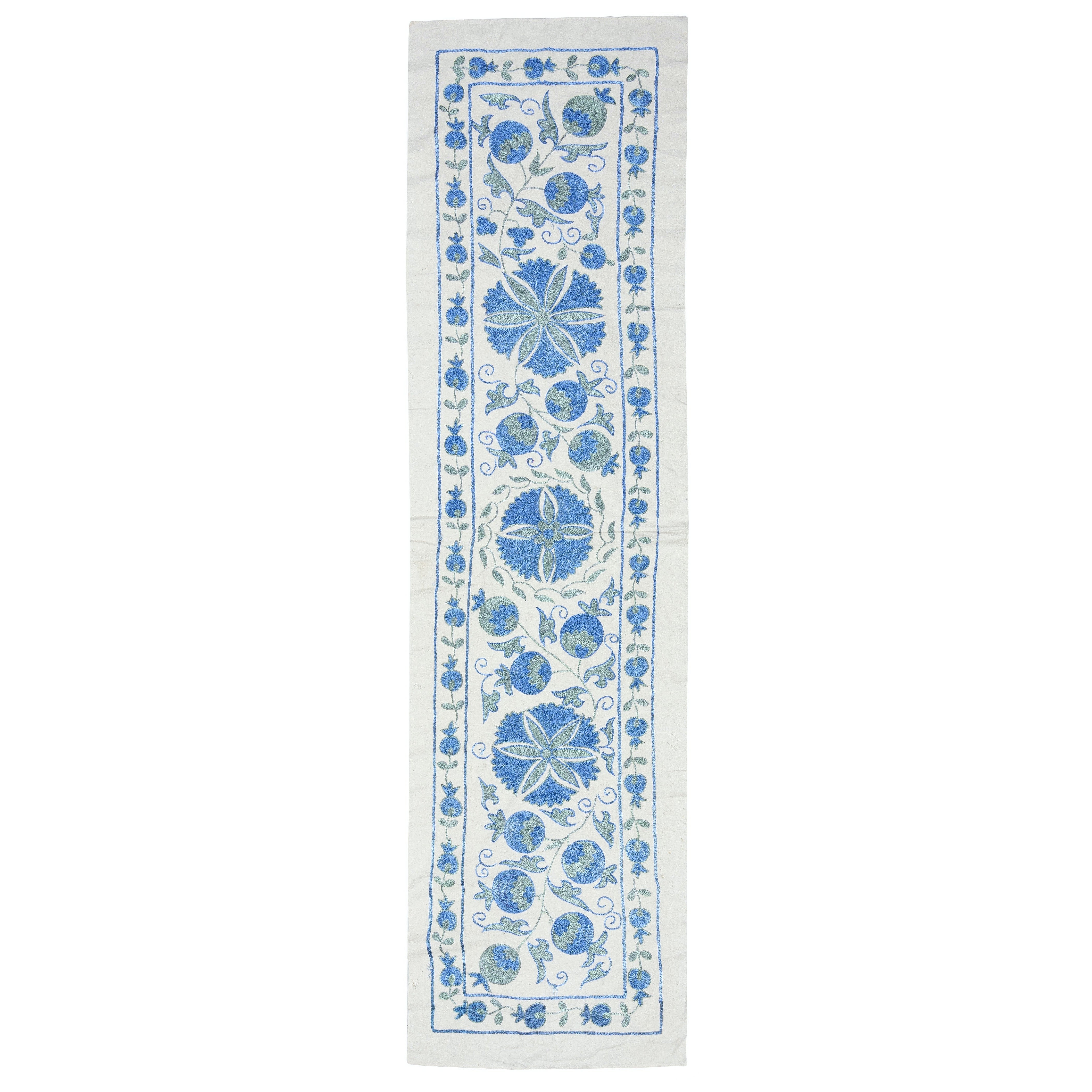 20x72 in bestickter Tischleuchter. Wandbehang aus Baumwolle in Hellblau