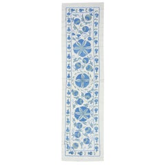 Runner da tavola ricamato 20x72. Appendiabiti da parete in cotone in azzurro