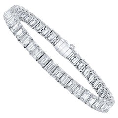 21 Carat Carat White Gold Tennis Bracelet Emerald Cut Diamonds