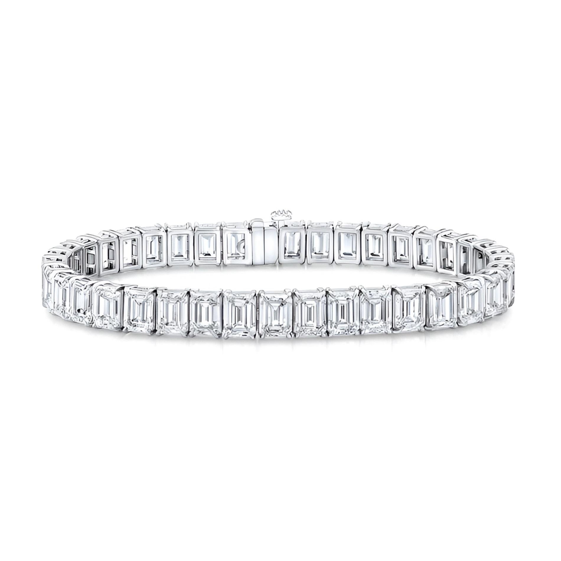 Pulsera de tenis de oro blanco de 21 quilates Diamantes talla esmeralda Corte esmeralda en venta