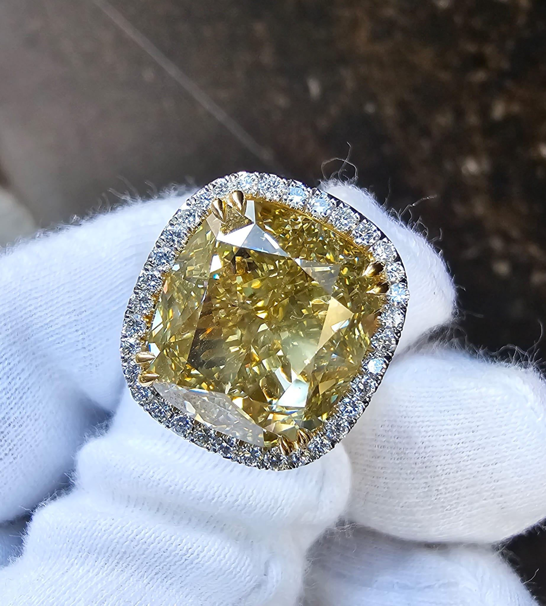 Taille coussin Bague de fiançailles diamant taille coussin de 21 carats brunâtre vertâtre jaune fantaisie SI1 en vente