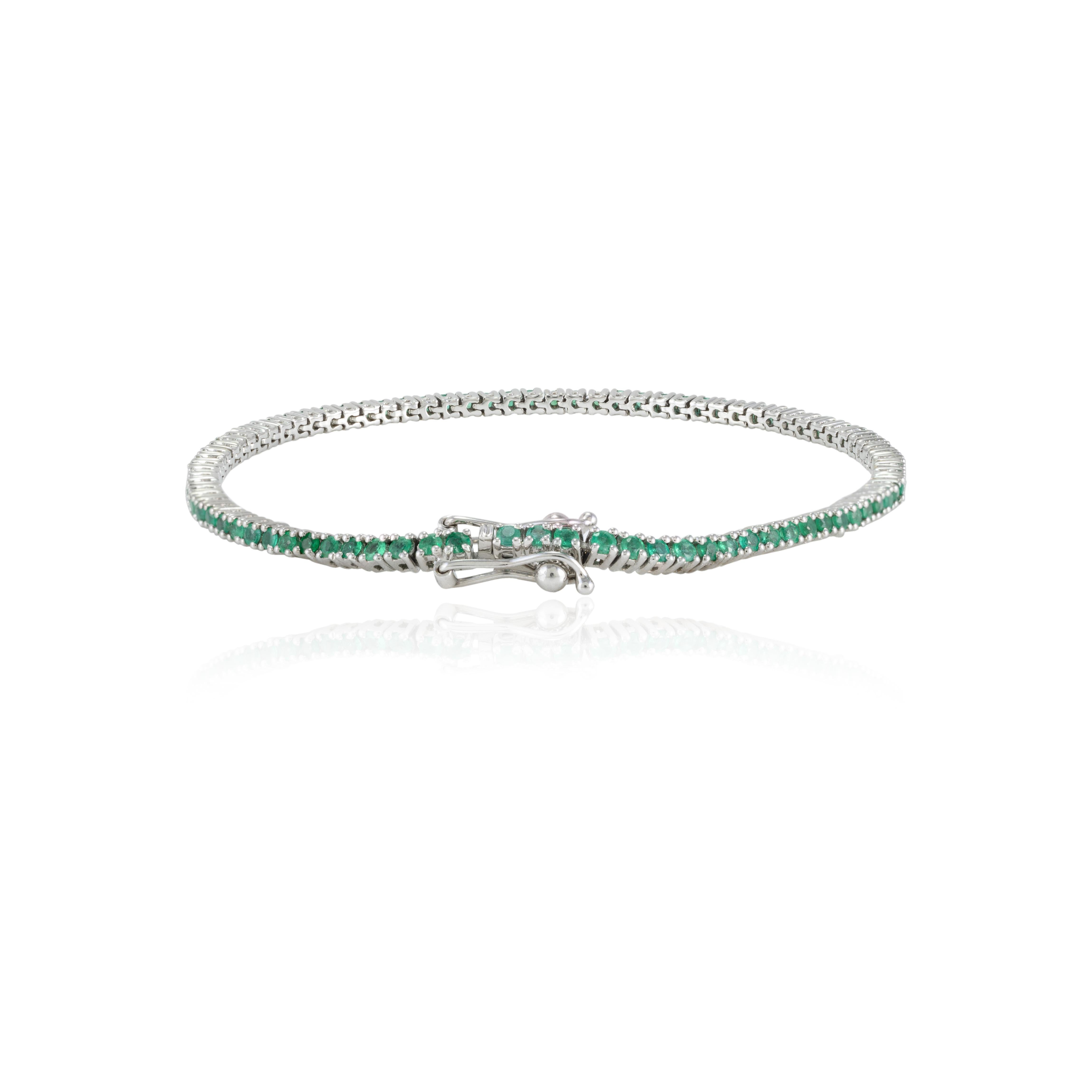 2.1 Carat Dainty Emerald May Birthstone Sleek Tennis Bracelet in 18k White Gold In New Condition For Sale In Houston, TX