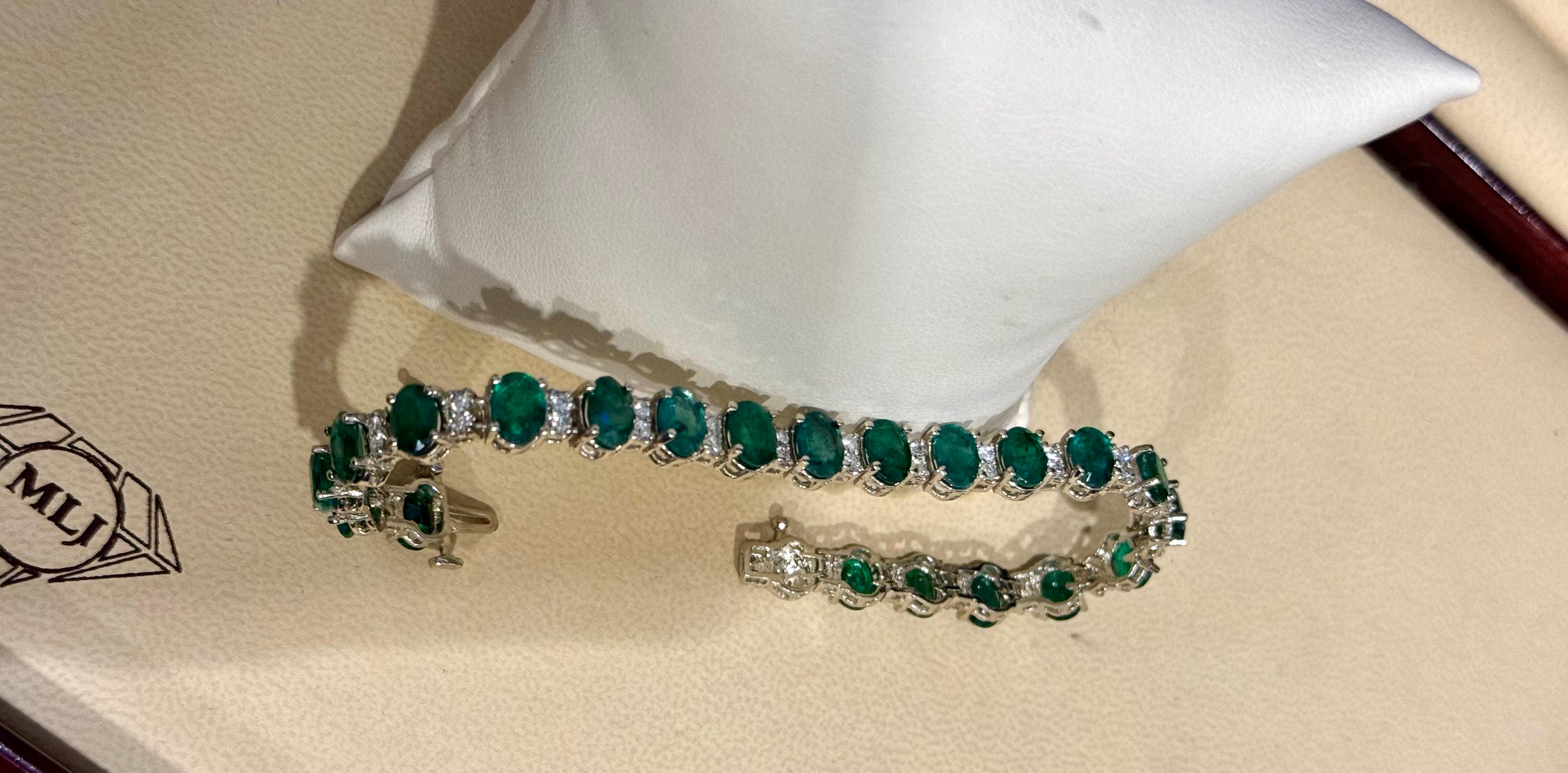 Donna Bracciale tennis con smeraldo da 21 carati e diamante da 1,6 carati, oro bianco da 14 carati in vendita