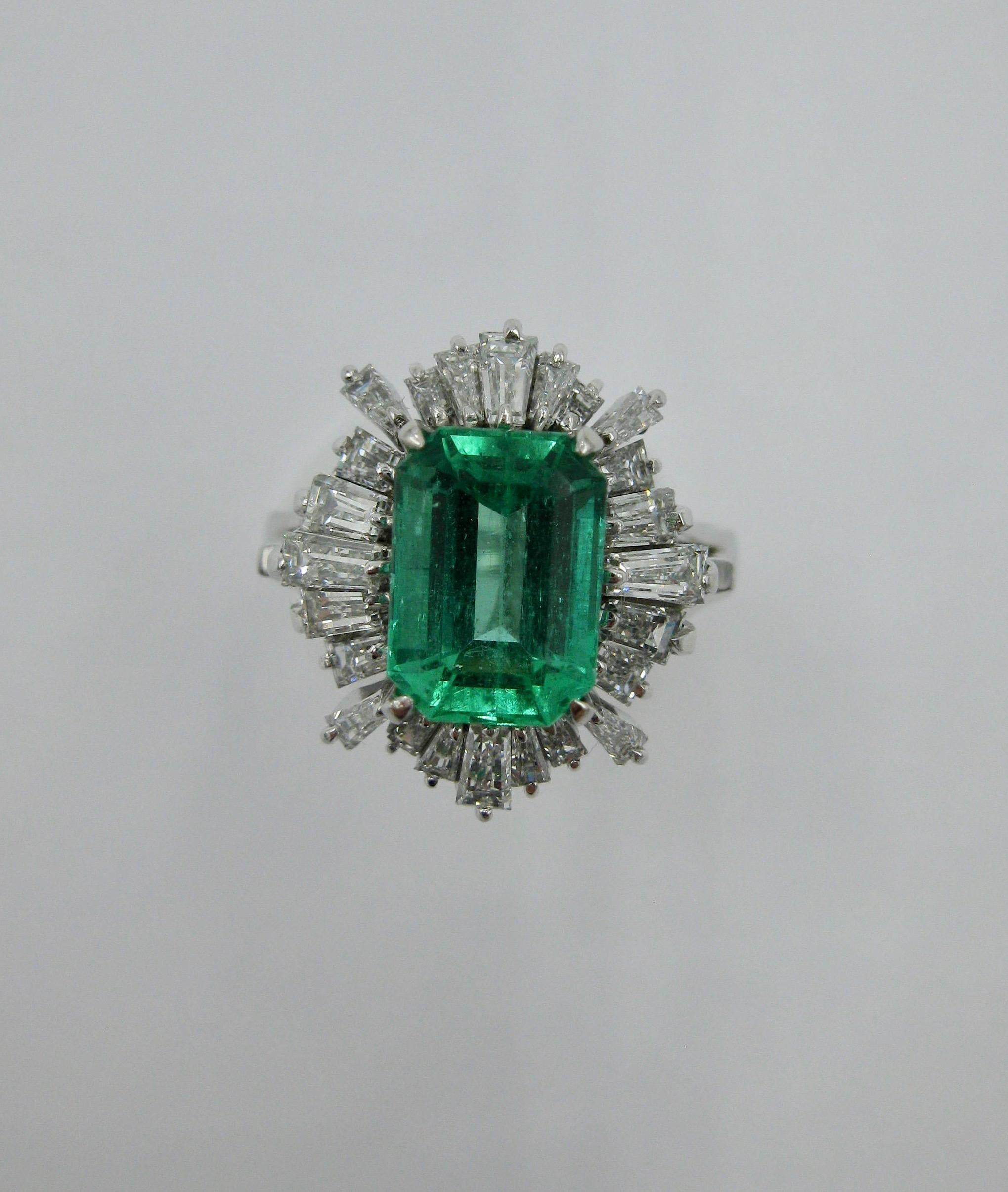 Contemporary 2.1 Carat Emerald Diamond Platinum Cocktail Ring For Sale