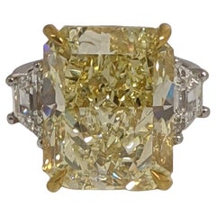 21 carat Fancy Yellow Radiant Cut Diamod Ring GIA VS2 
