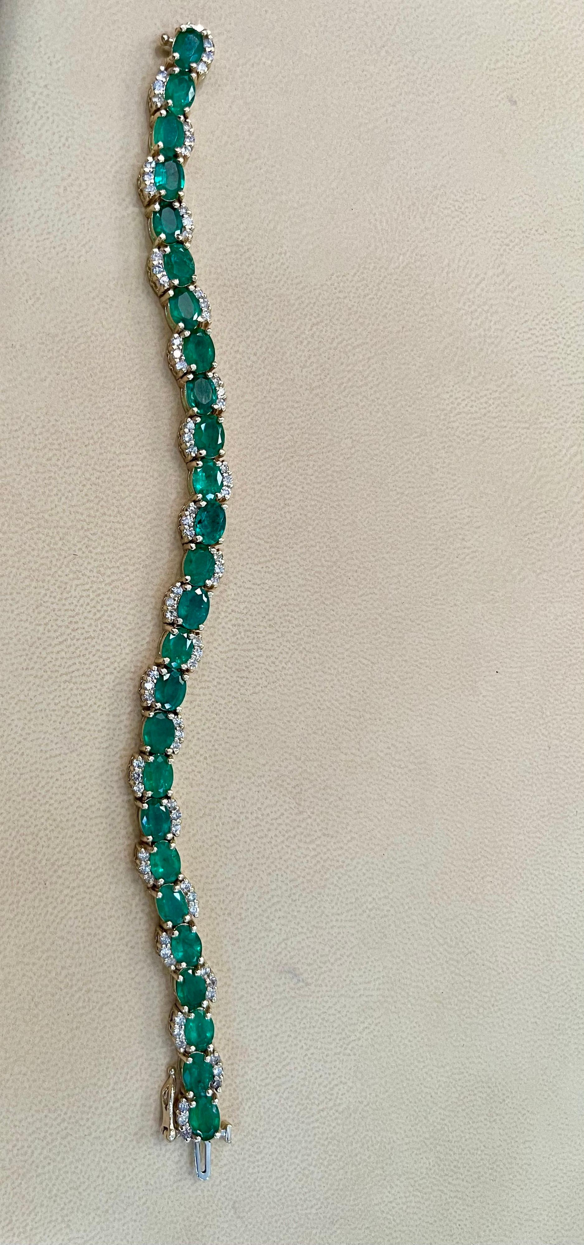 Oval Cut 21 Carat Natural Brazil Emerald & 2.6 Ct Diamond Tennis Bracelet 14 Karat Y Gold For Sale