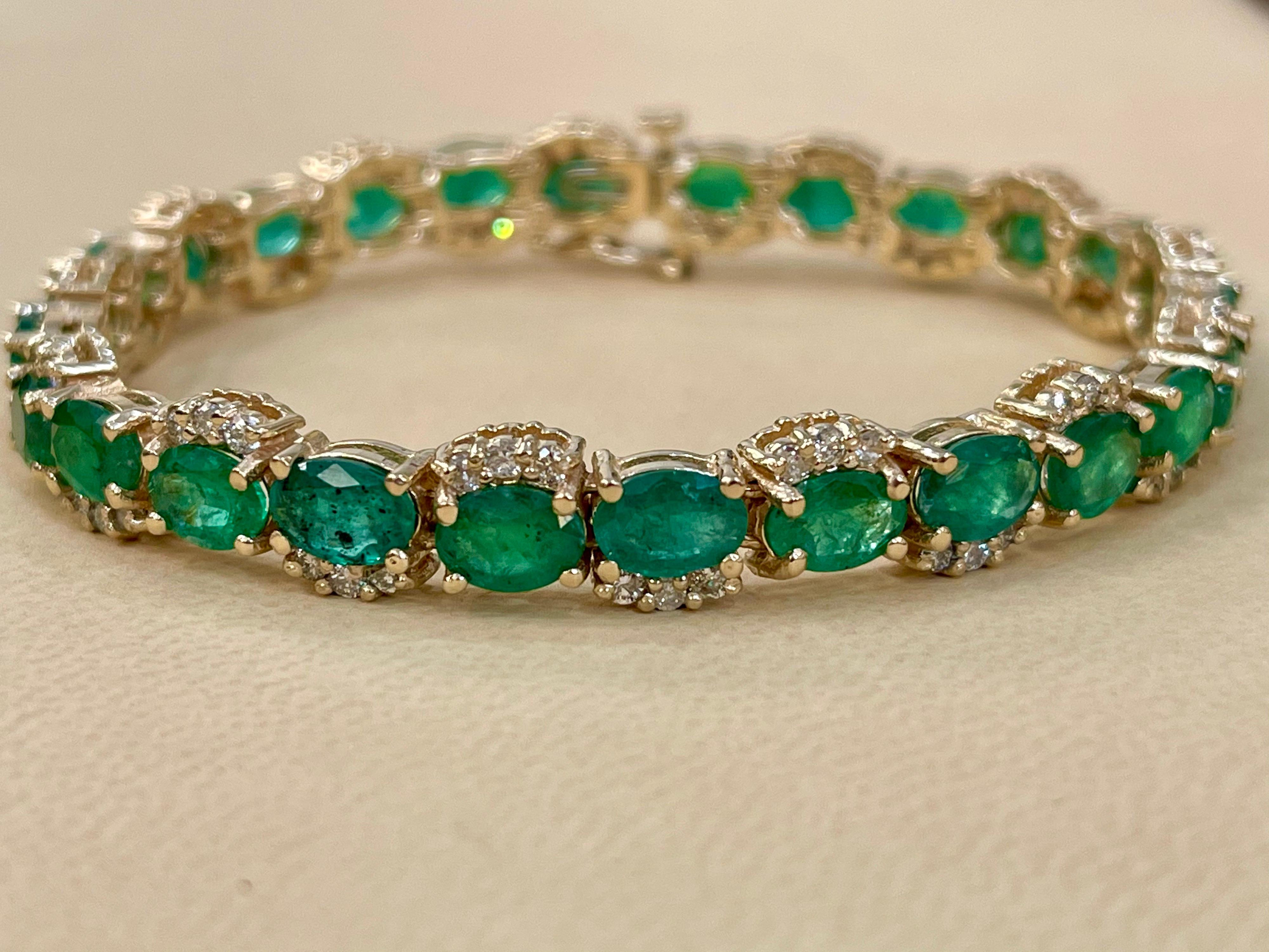Women's 21 Carat Natural Brazil Emerald & 2.6 Ct Diamond Tennis Bracelet 14 Karat Y Gold For Sale