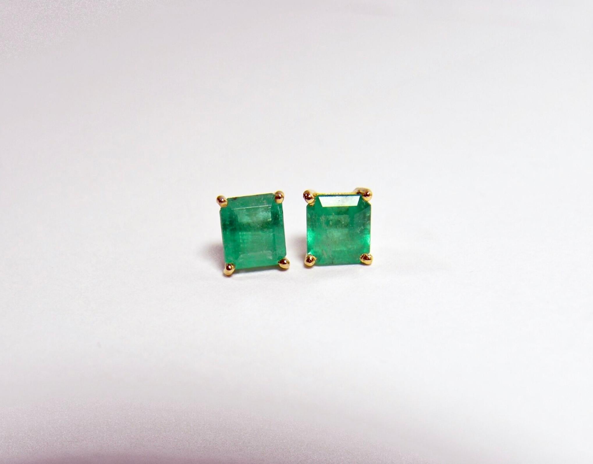 Women's or Men's 2.1 Carat Natural Colombian Emerald Stud Earrings 18 Karat Gold