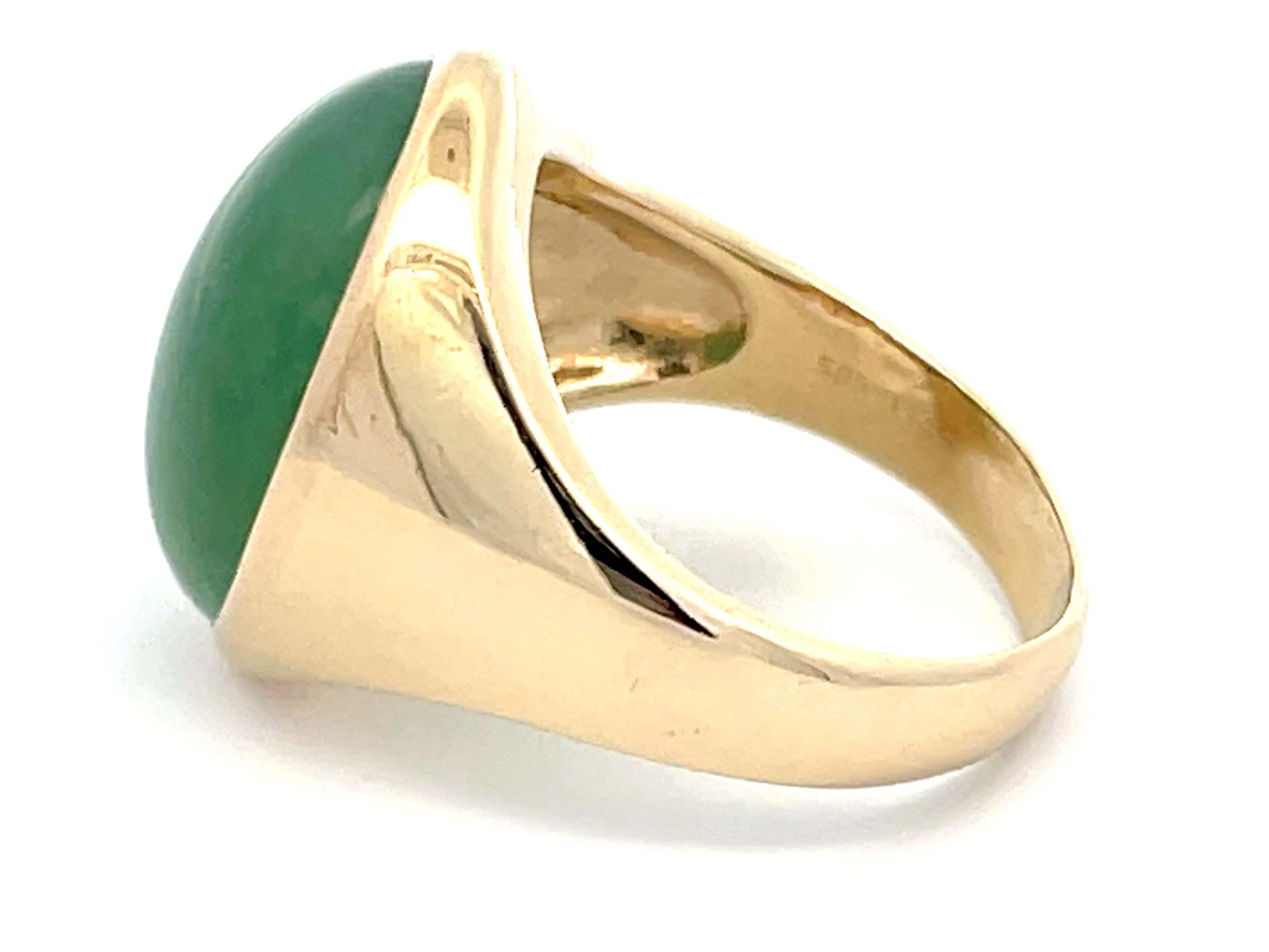 Women's 21 Carat Oval Cabochon Green Jade Ring in 14k Yellow Gold For Sale