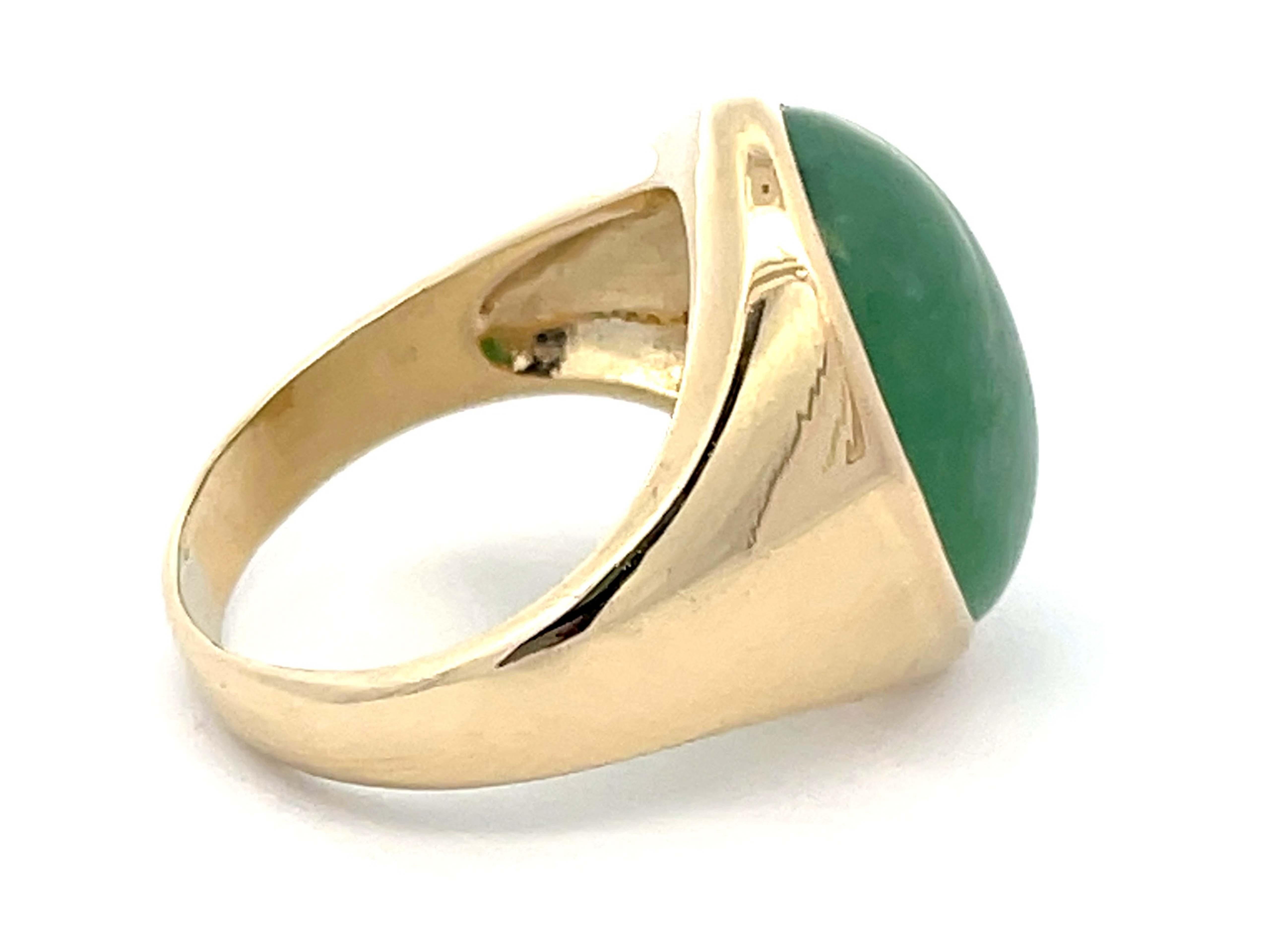 21 Carat Oval Cabochon Green Jade Ring in 14k Yellow Gold For Sale 1