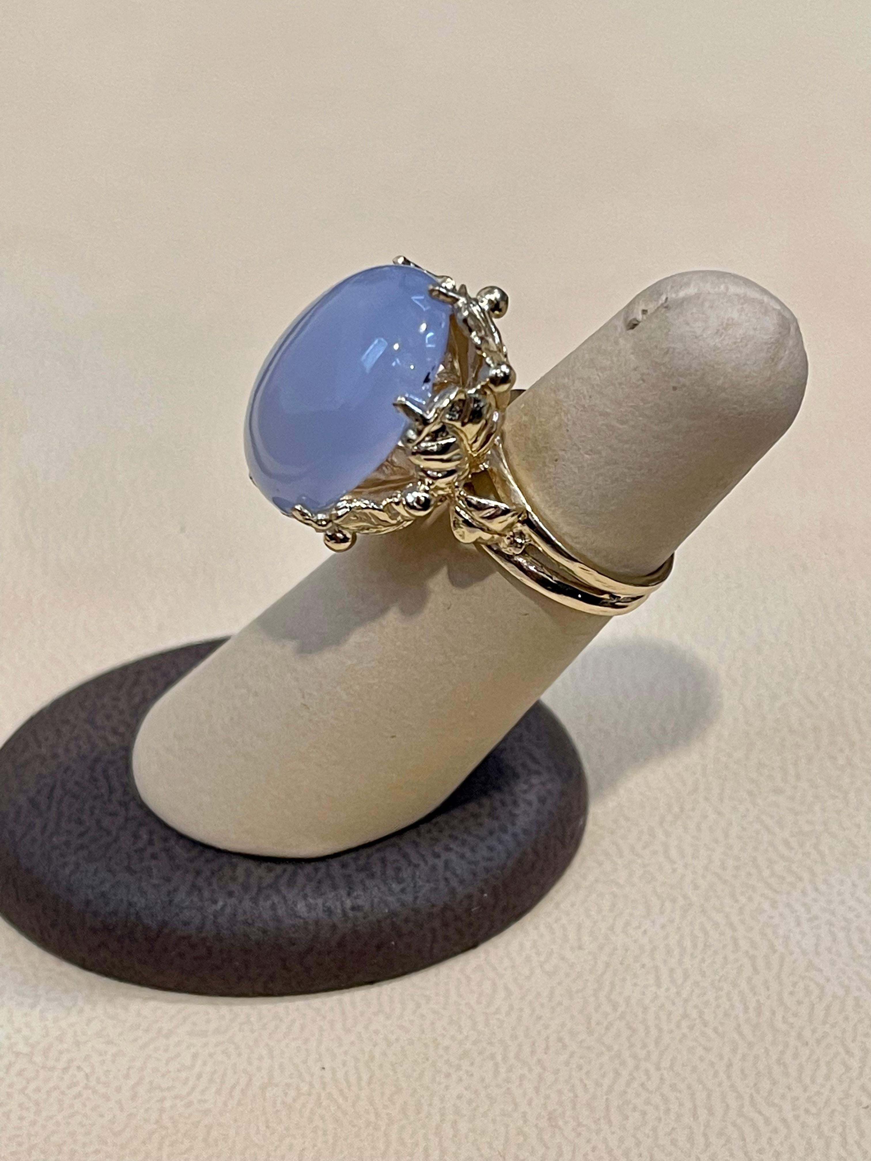 Women's 21 Carat Oval Shape Calcidonia Cocktail Ring 14 Karat Yellow Gold Hand Made For Sale