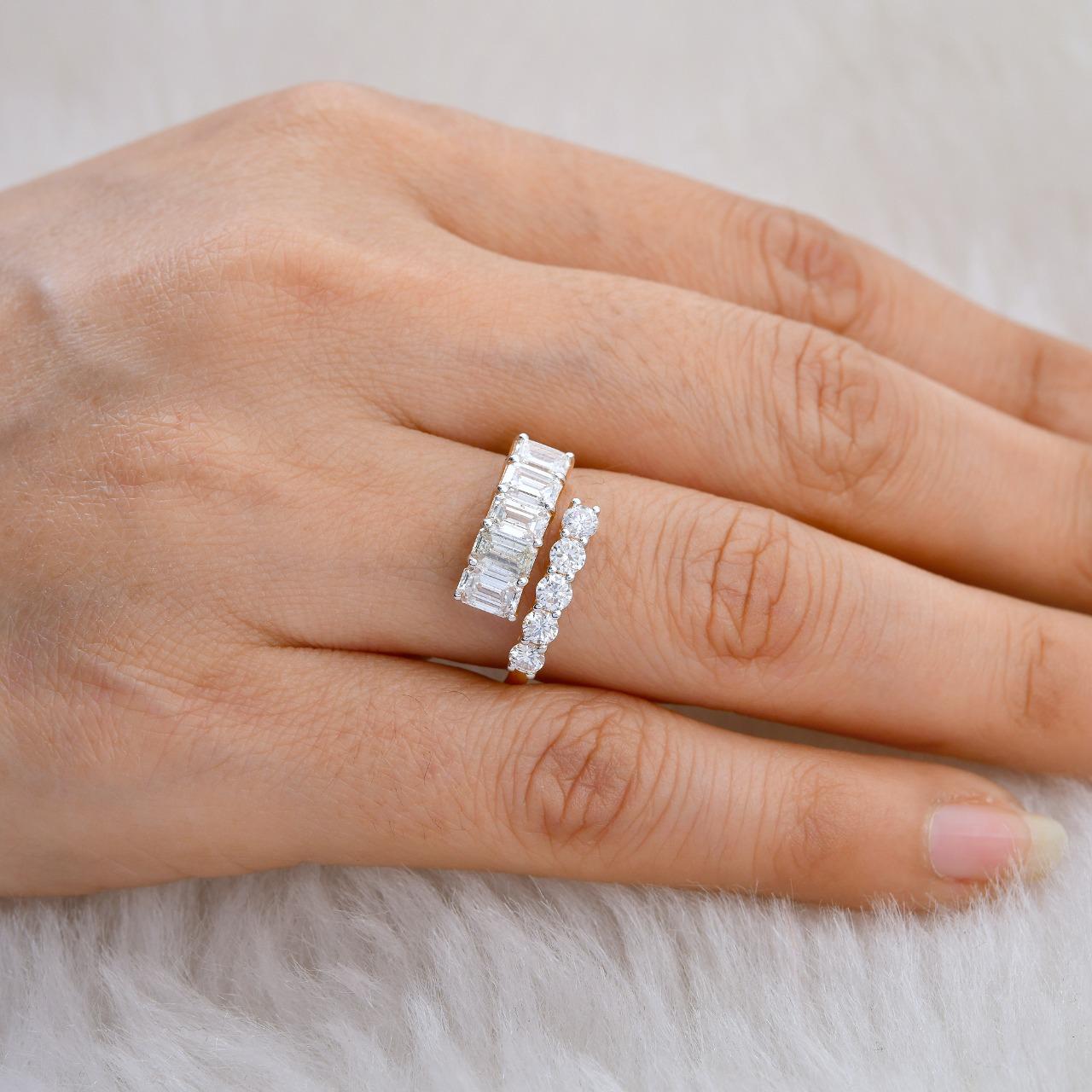 Im Angebot: 2,1 Karat SI Reinheit HI Farbe Smaragdschliff Diamant Bypass Ring 18k Rose Gold () 2