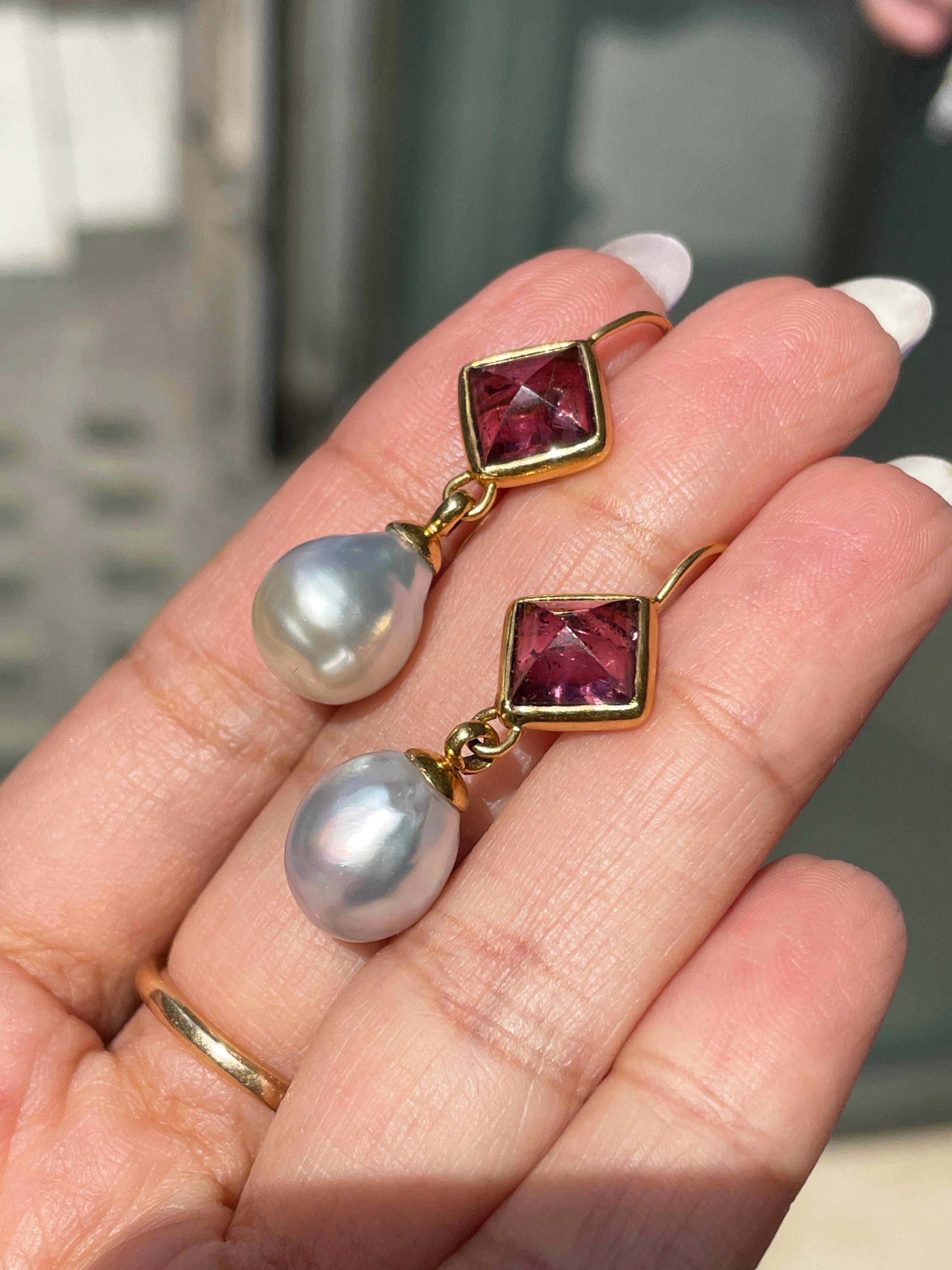 21 Carat South Sea Pearl and Pink Pyramid Cabouchon Tourmaline Drop Earrings In Excellent Condition For Sale In London, GB