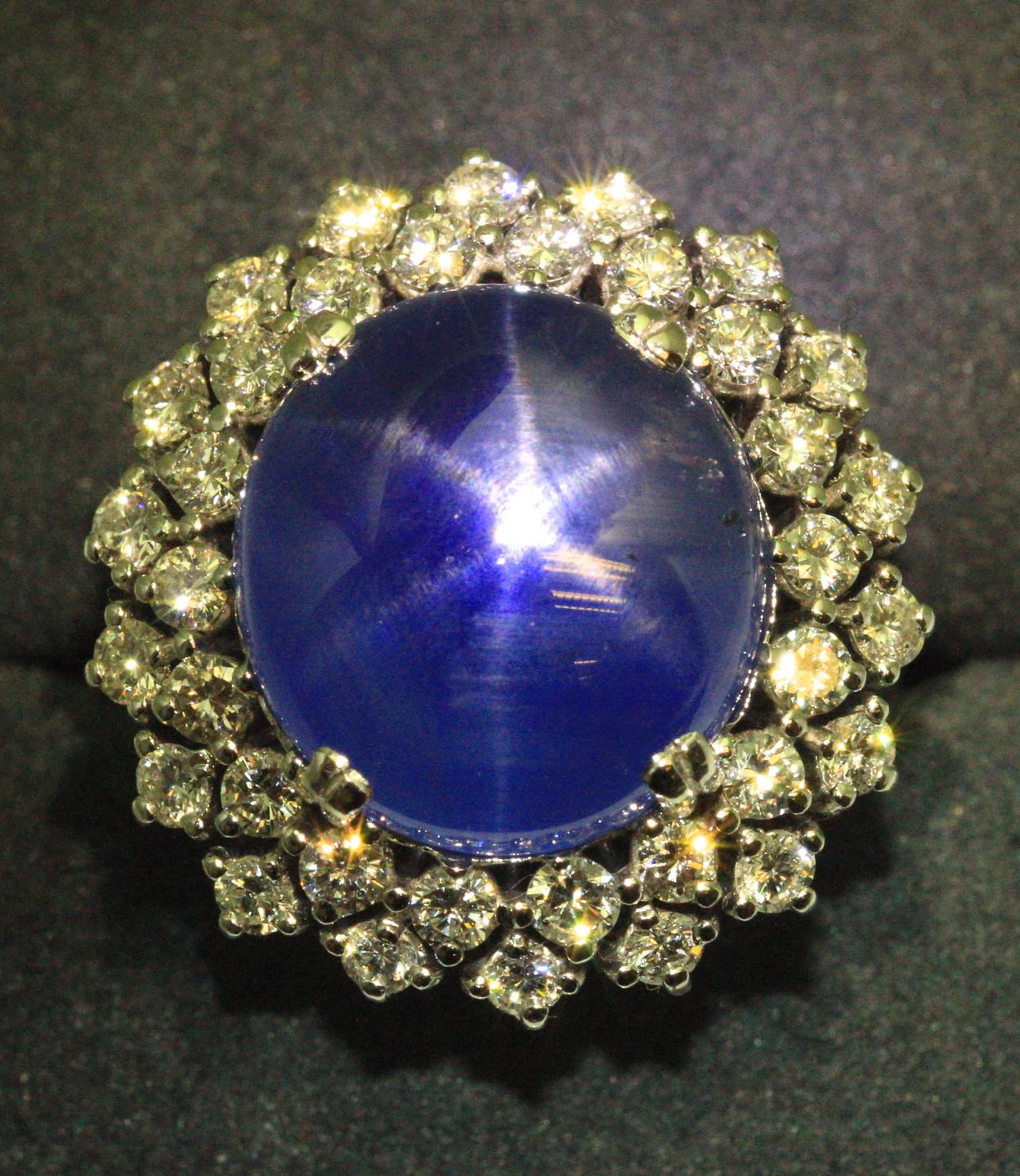 21 Carat Vintage Star Sapphire and Diamond Cluster White Gold Cocktail Ring For Sale 5