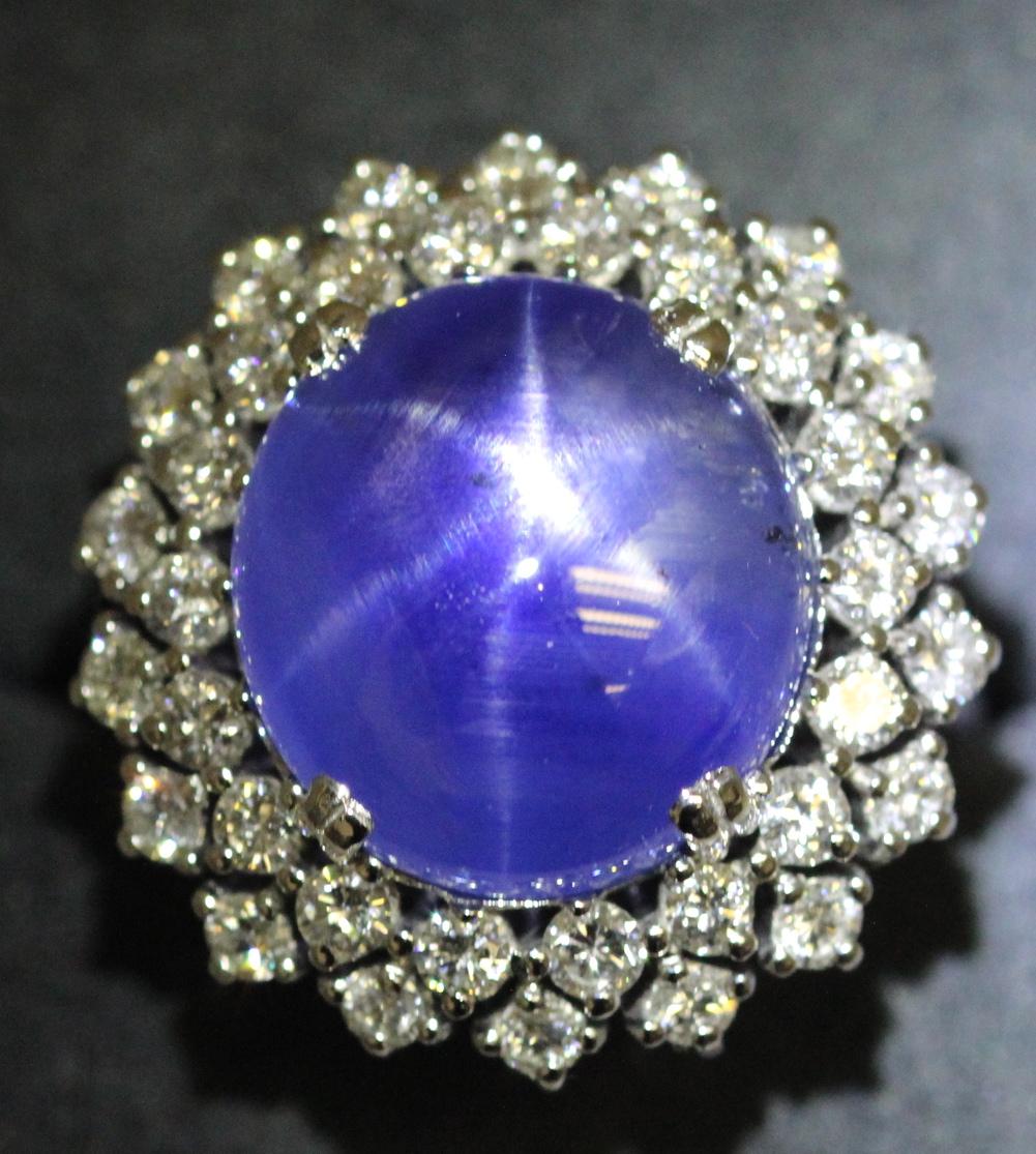 21 Carat Vintage Star Sapphire and Diamond Cluster White Gold Cocktail Ring For Sale 6