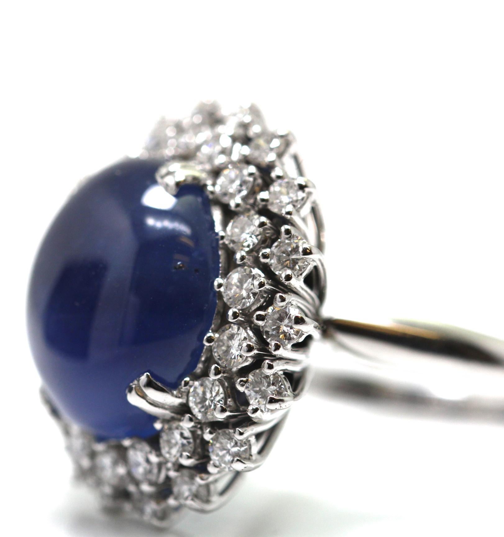 21 Carat Vintage Star Sapphire and Diamond Cluster White Gold Cocktail Ring For Sale 2