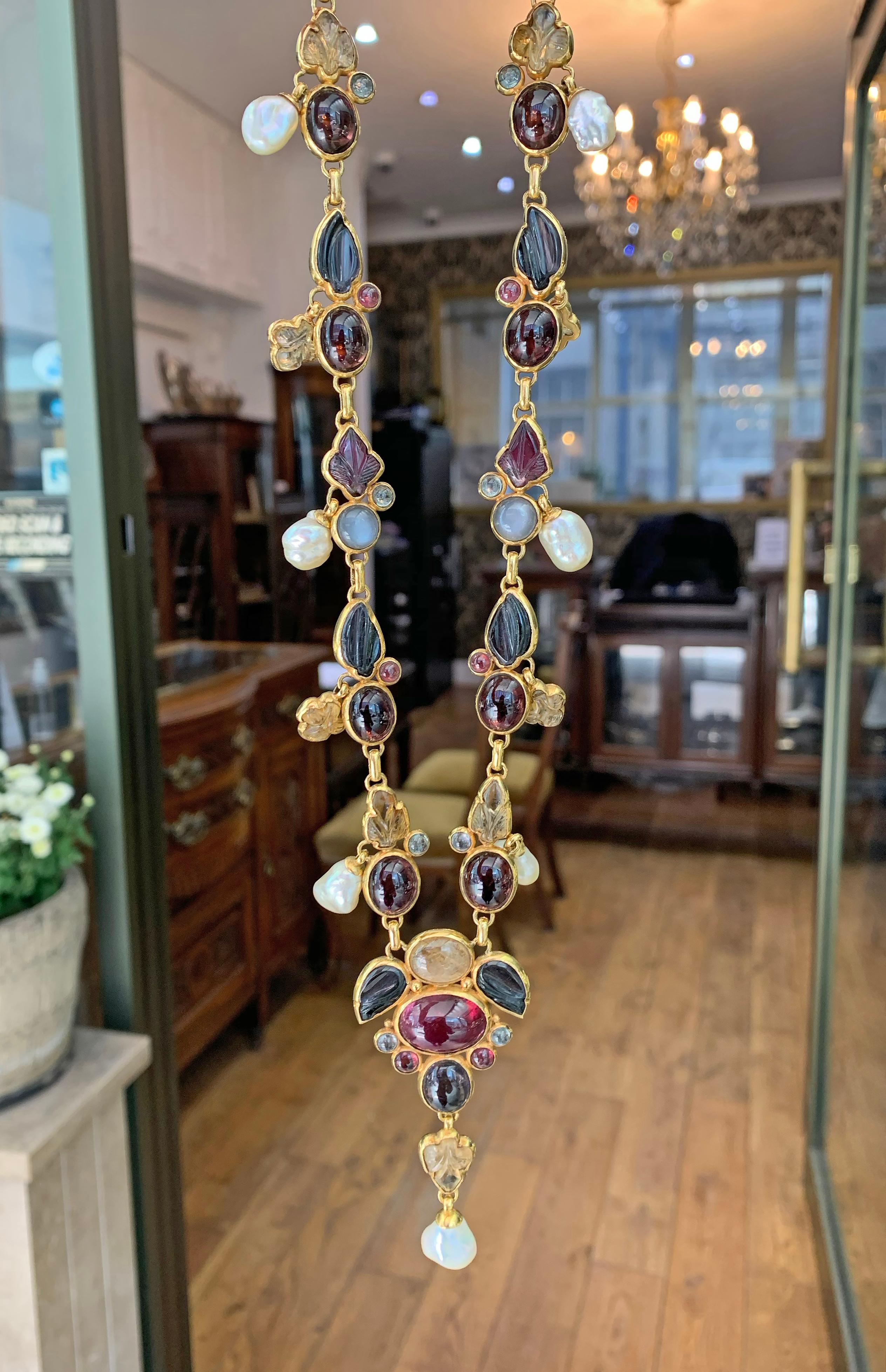 21 Karat Gelbgold Multi-Color Edelstein und Perle Tropfen Halskette im Zustand „Hervorragend“ im Angebot in London, GB