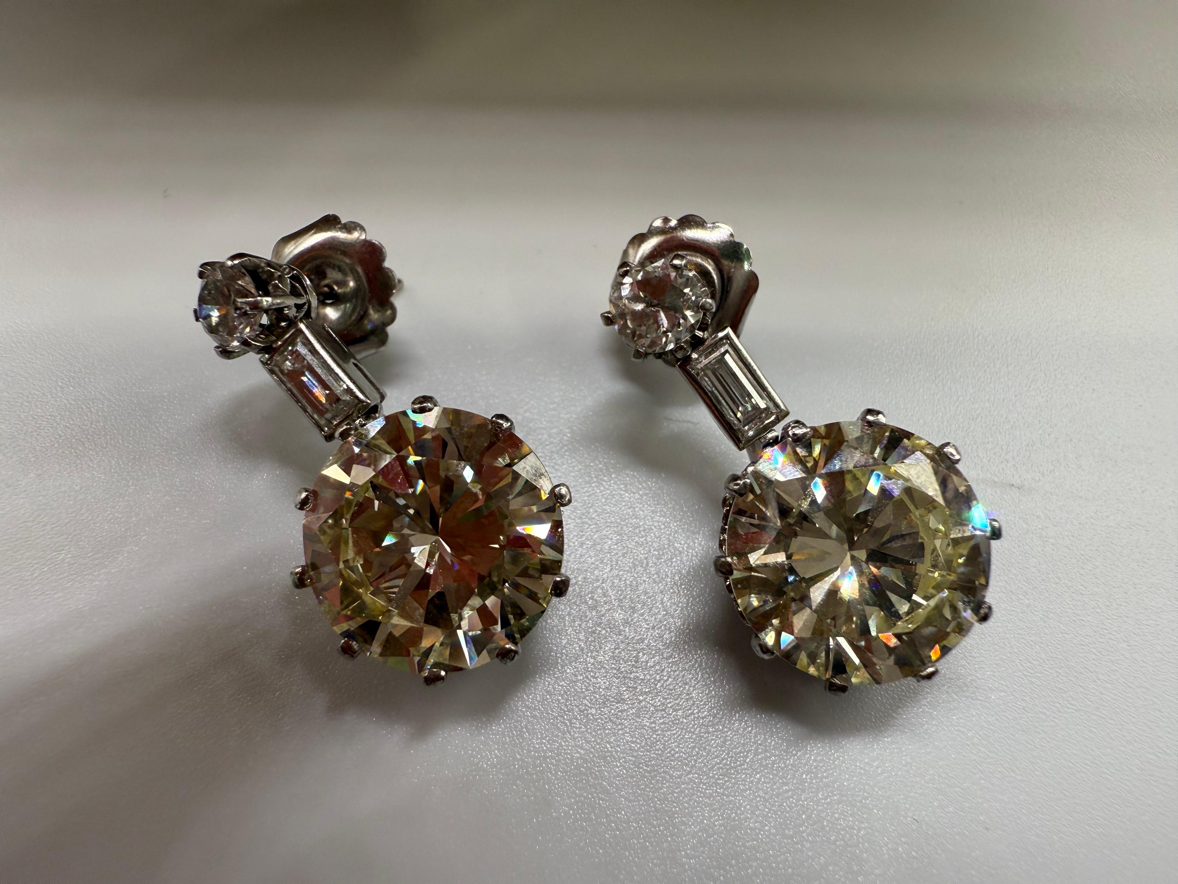 Orecchini con diamanti GIA da 21 carati Orecchini in oro bianco 18 carati RARO TROVAMENTO In condizioni ottime in vendita a Boca Raton, FL