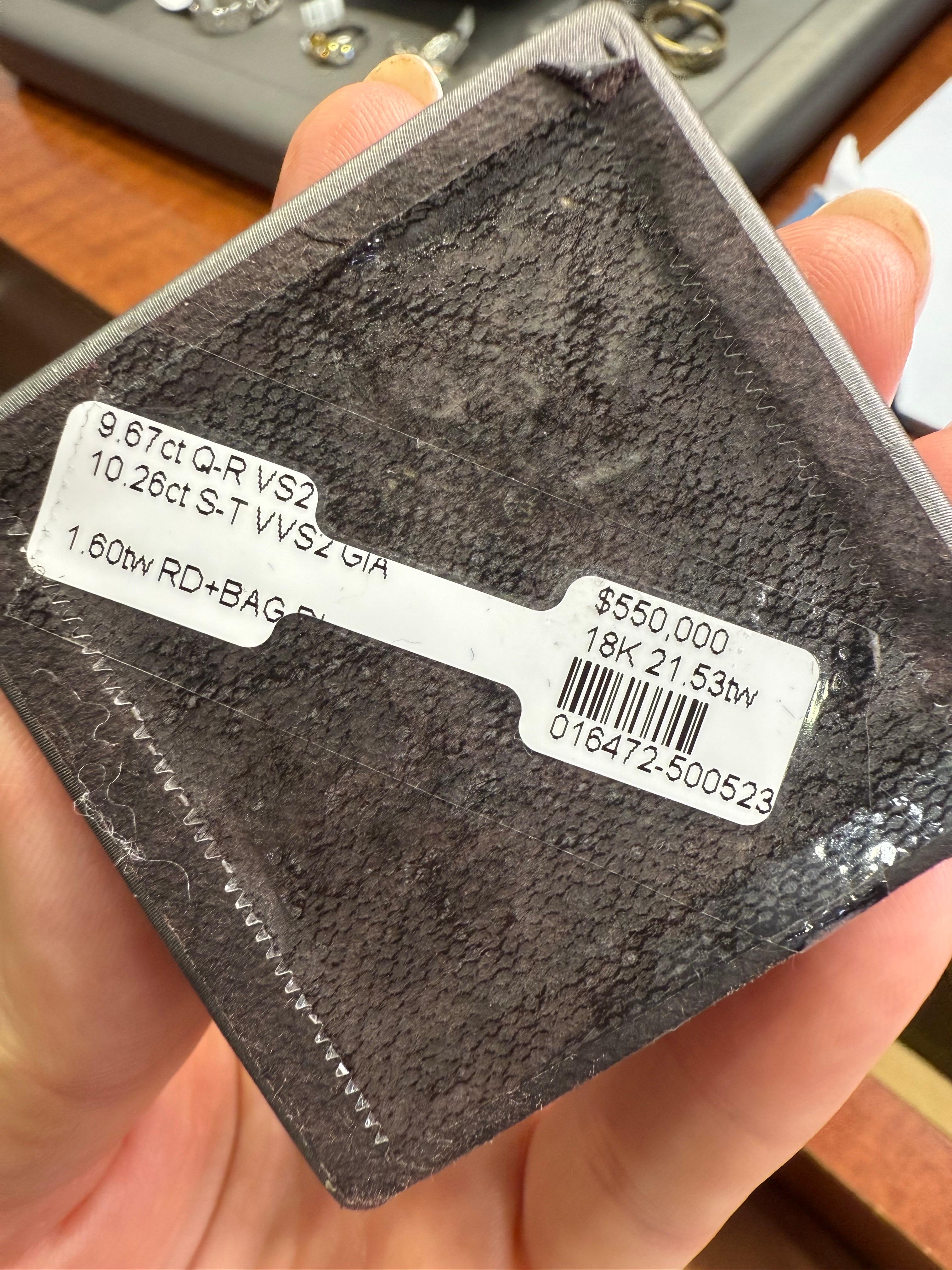 Orecchini con diamanti GIA da 21 carati Orecchini in oro bianco 18 carati RARO TROVAMENTO in vendita 1