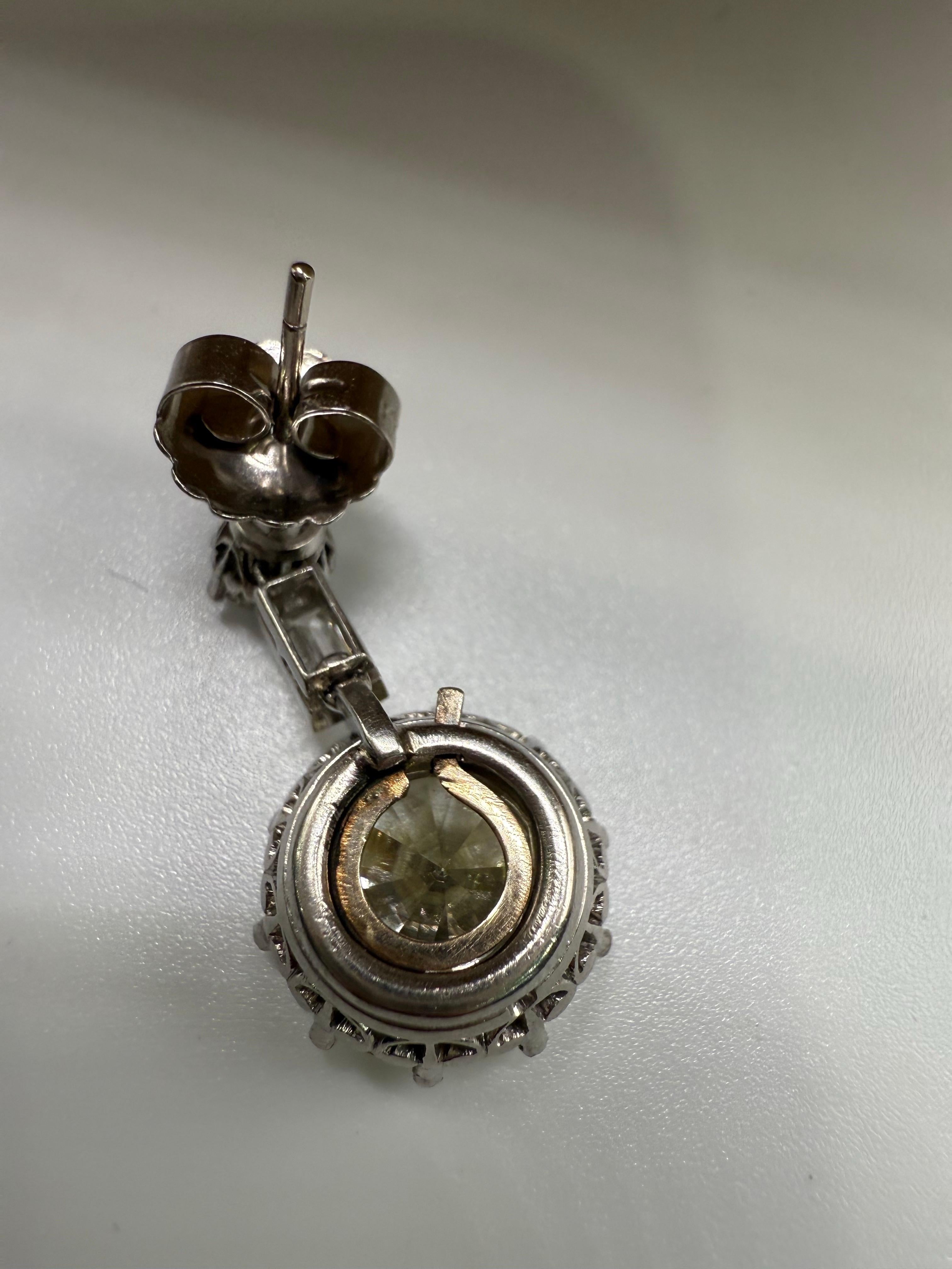 Orecchini con diamanti GIA da 21 carati Orecchini in oro bianco 18 carati RARO TROVAMENTO in vendita 2