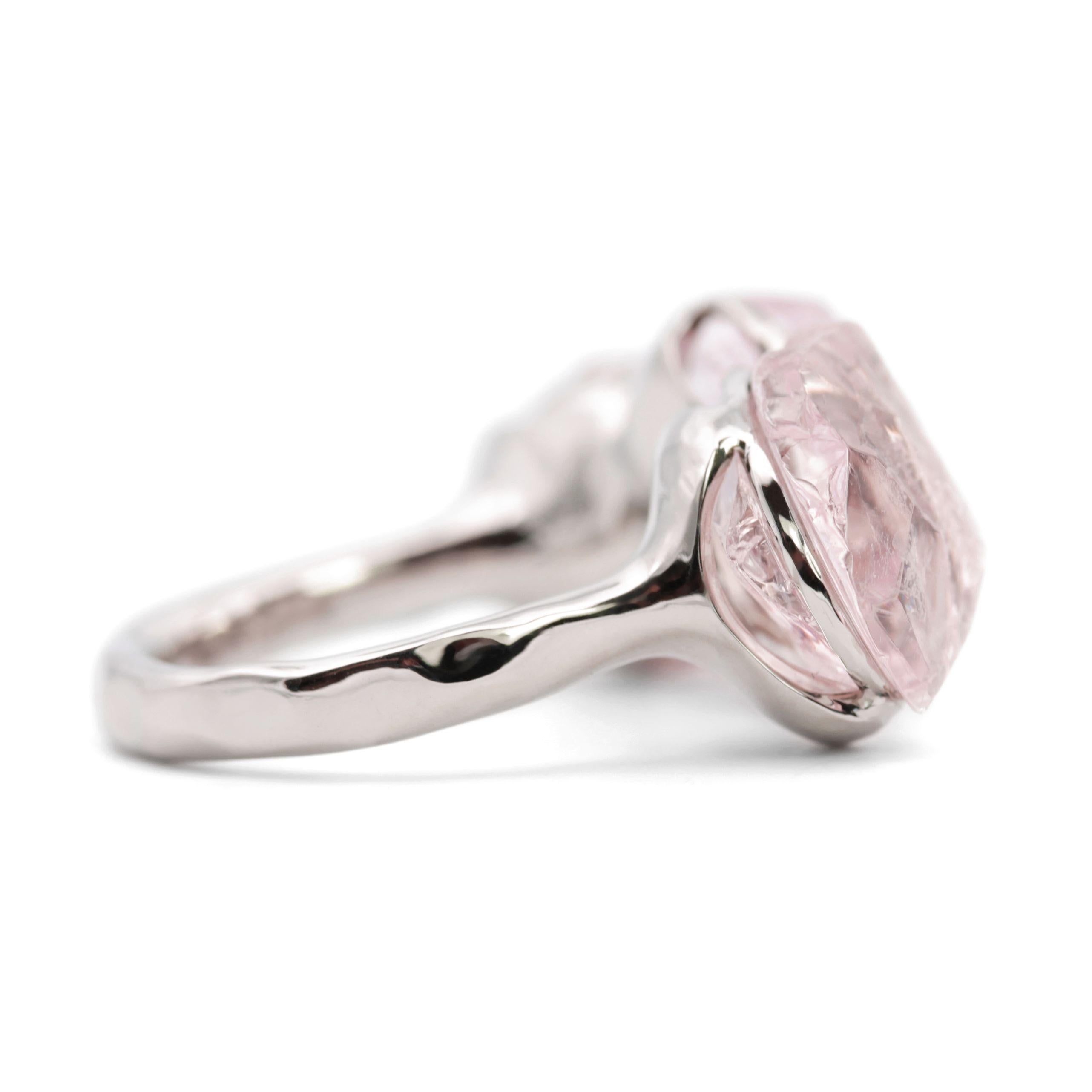 21 Carats Rough Morganites Platinum Ring In New Condition For Sale In Vösendorf, AT