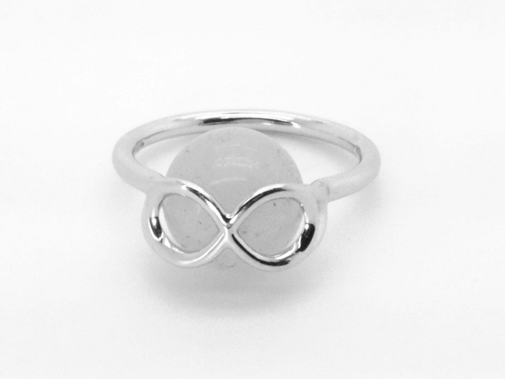 Ball Cut White Jade Infinity Symbol Interchangeable Gems 18K White Gold Cocktail Ring For Sale